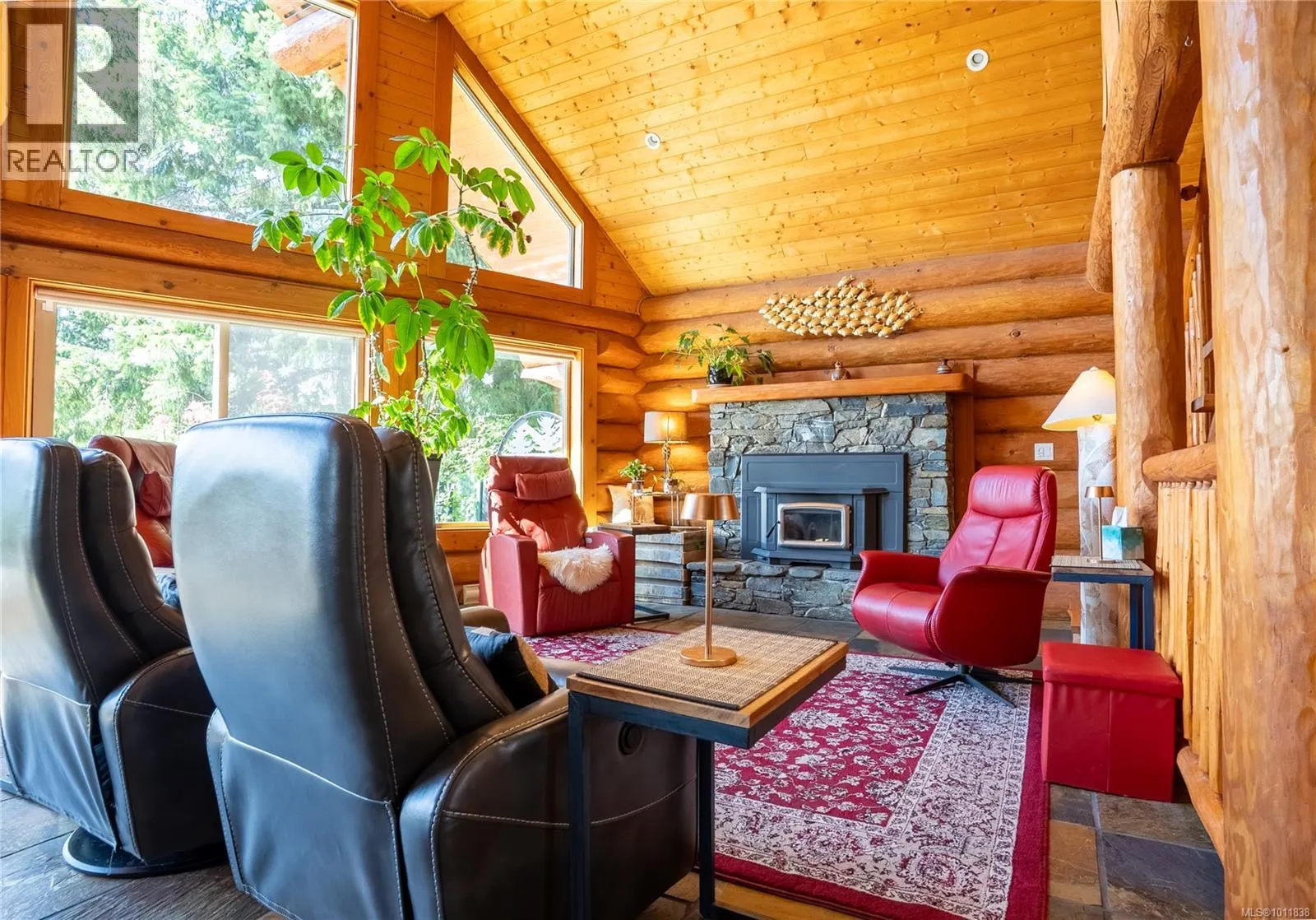 9215 Kestrel Dr