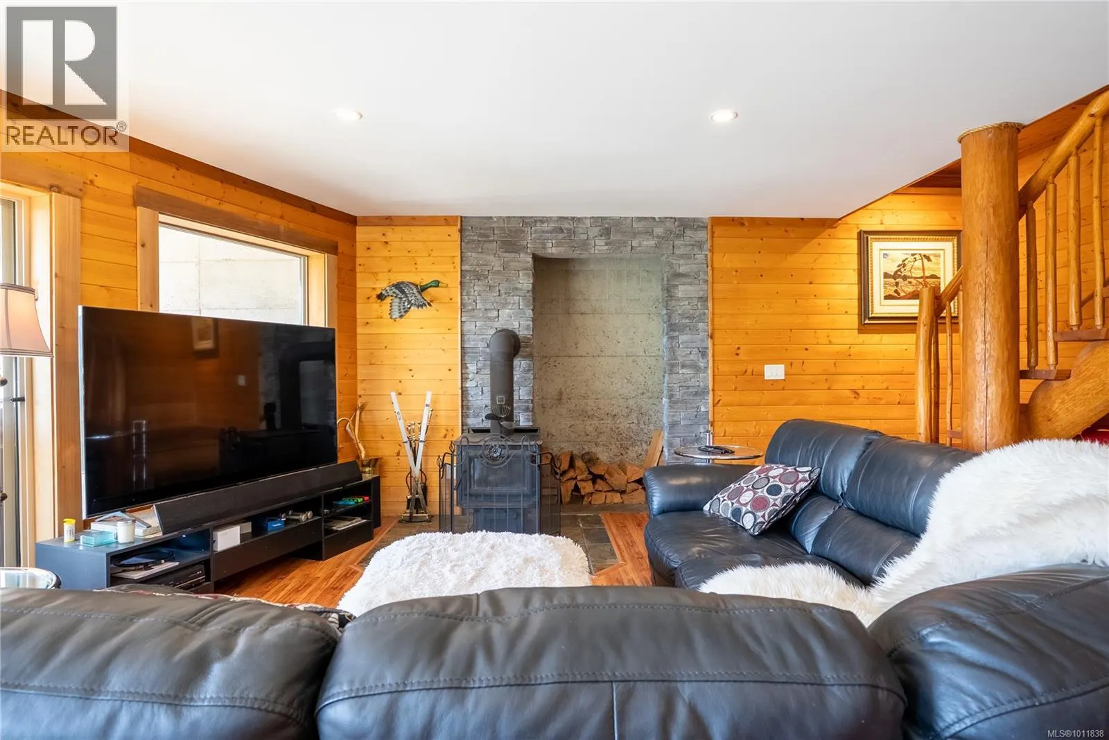 9215 Kestrel Dr