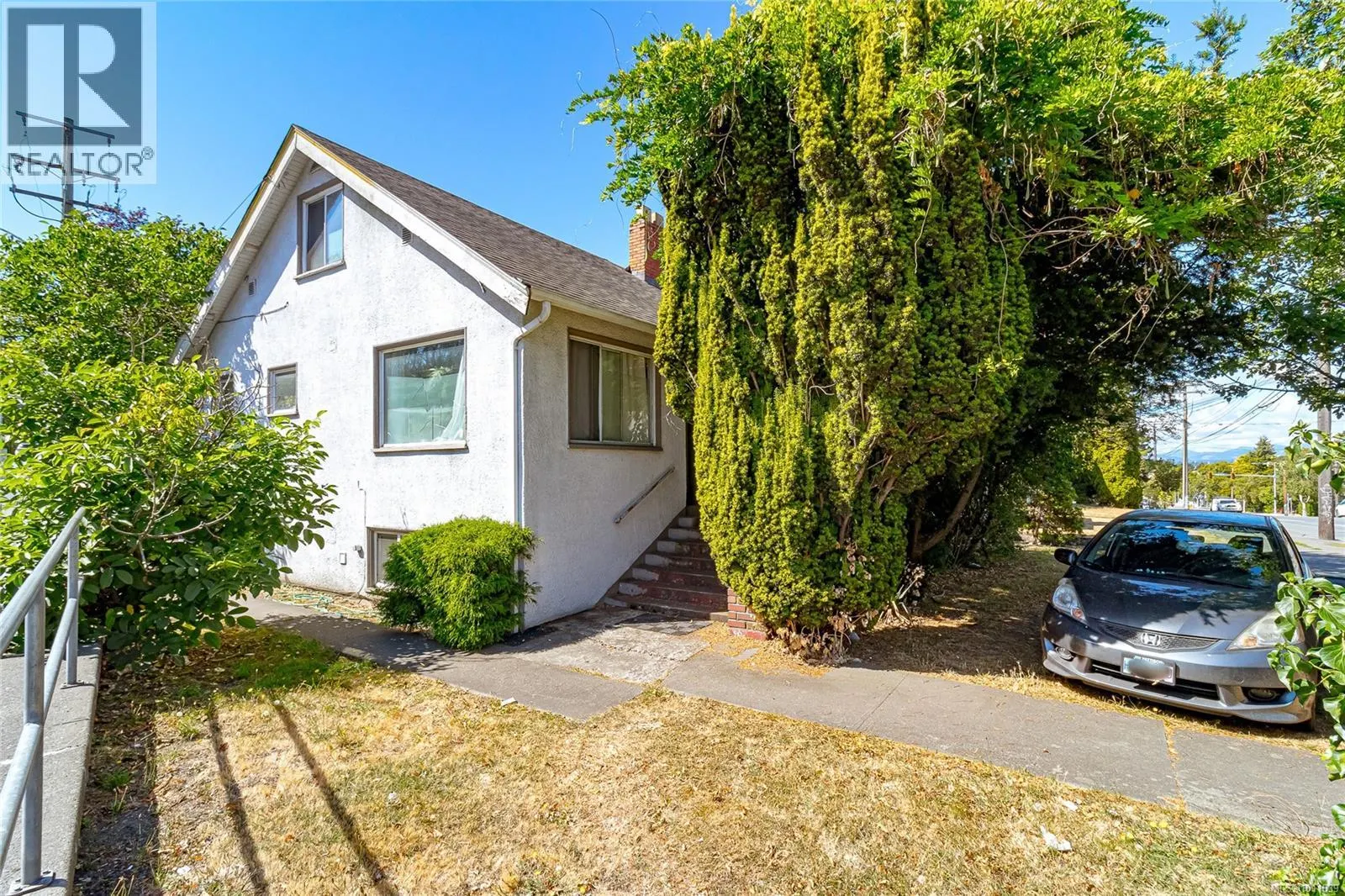 1237 Hillside Ave