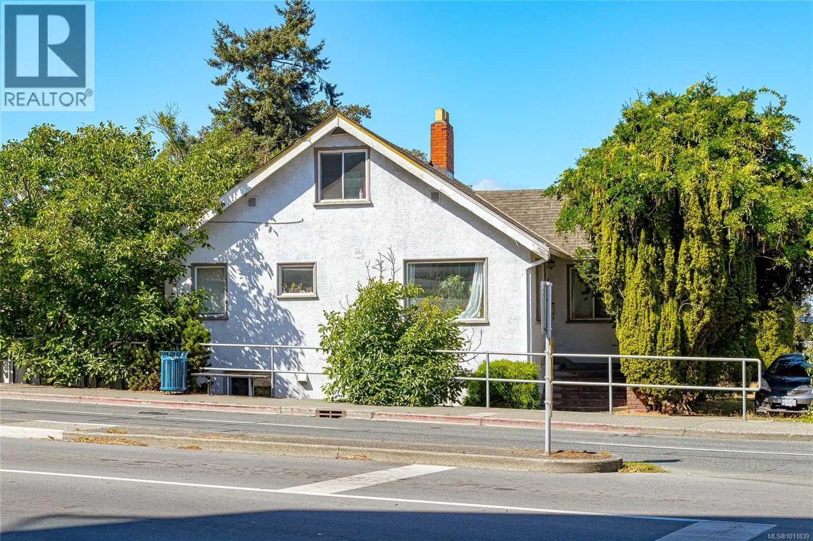 1237 Hillside Ave