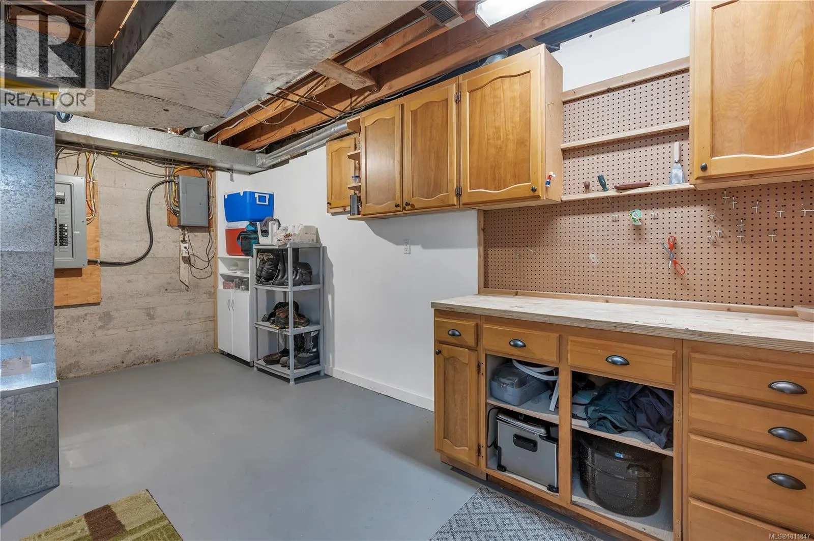 235 Thulin St S