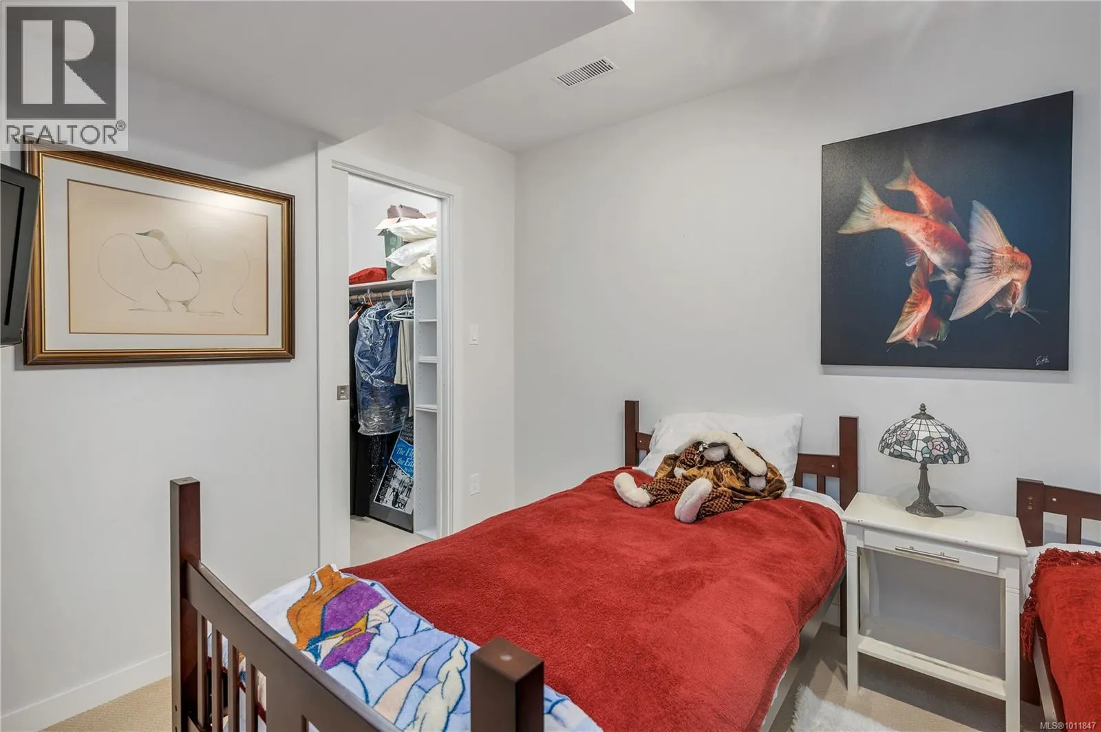 235 Thulin St S