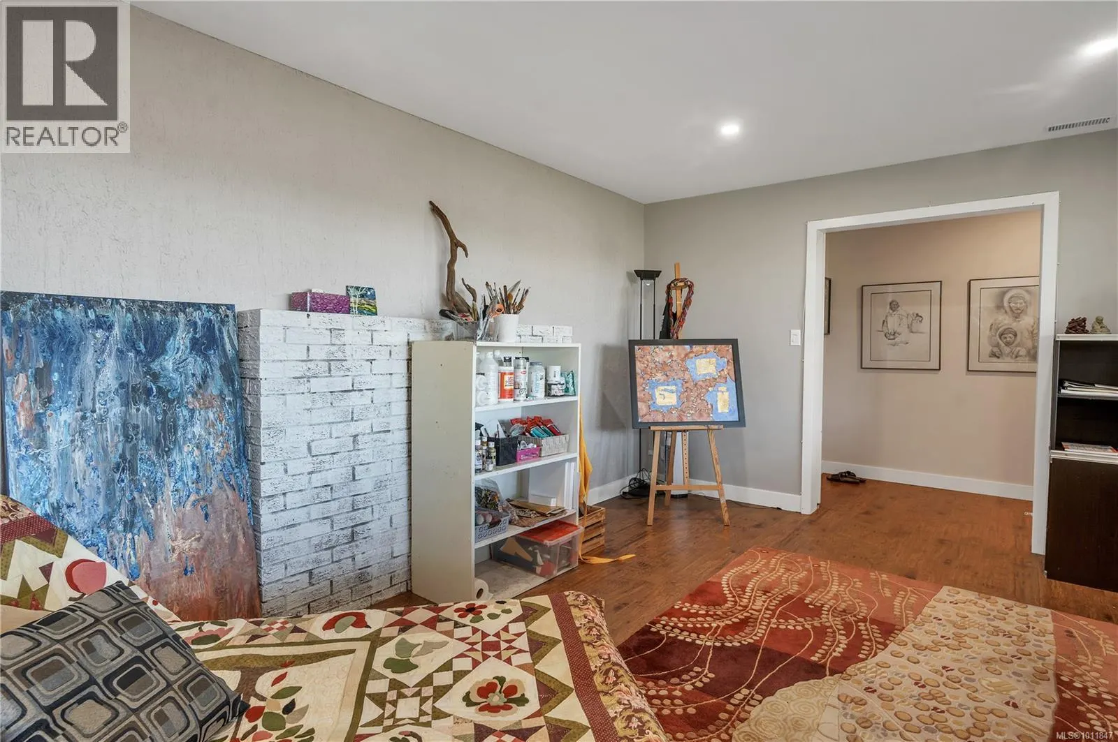 235 Thulin St S