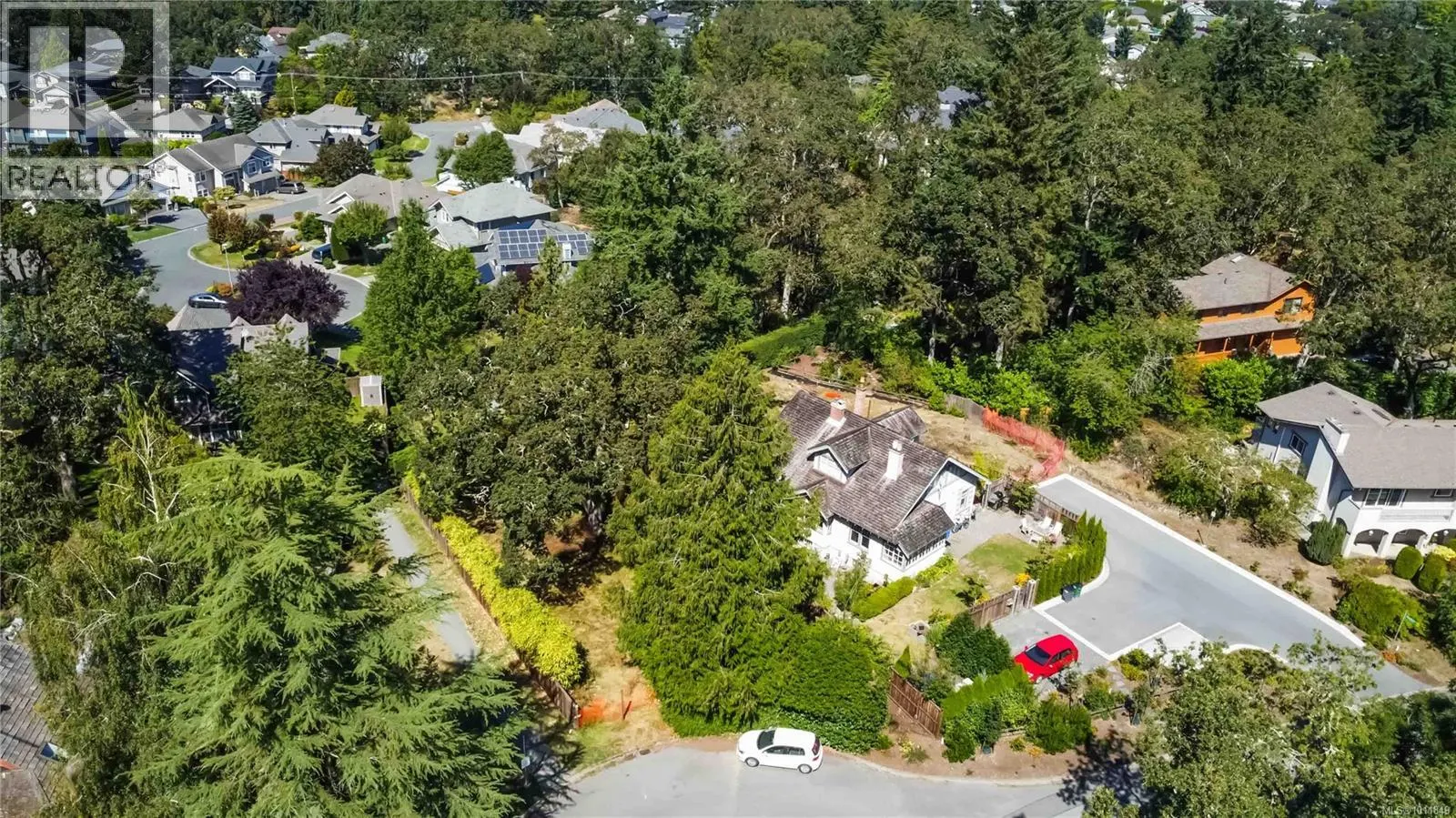933 Woodhall Dr