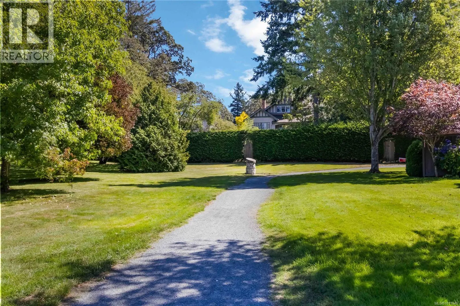 933 Woodhall Dr