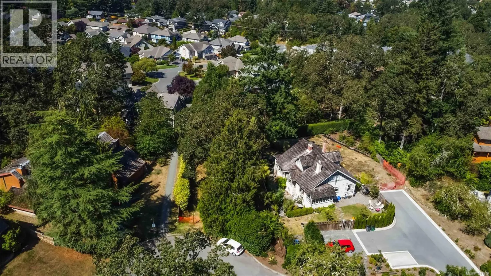 933 Woodhall Dr