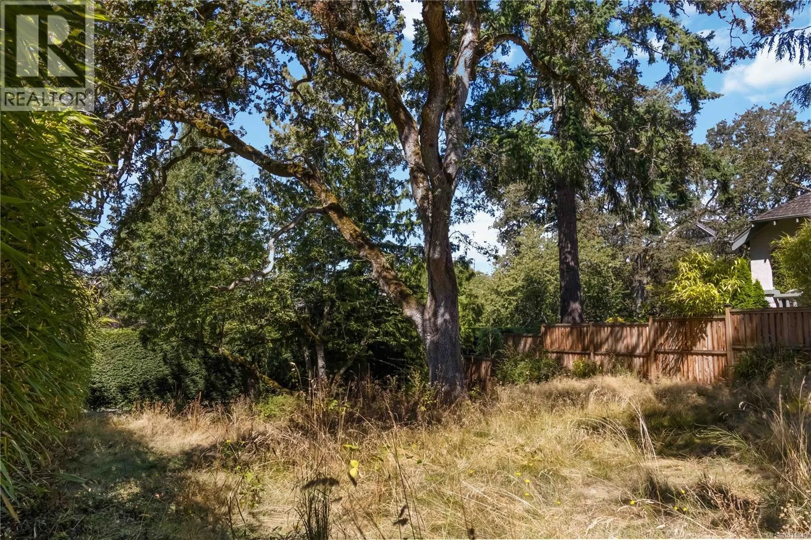 933 Woodhall Dr