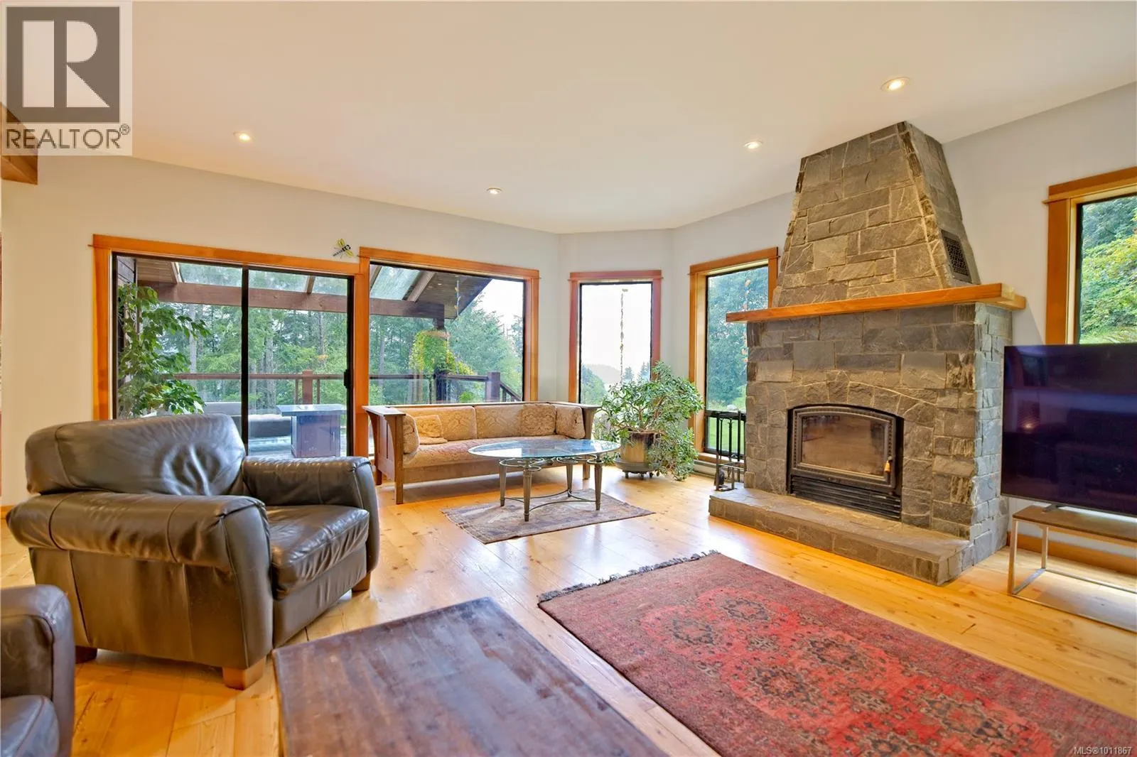 494 Isabella Point Rd