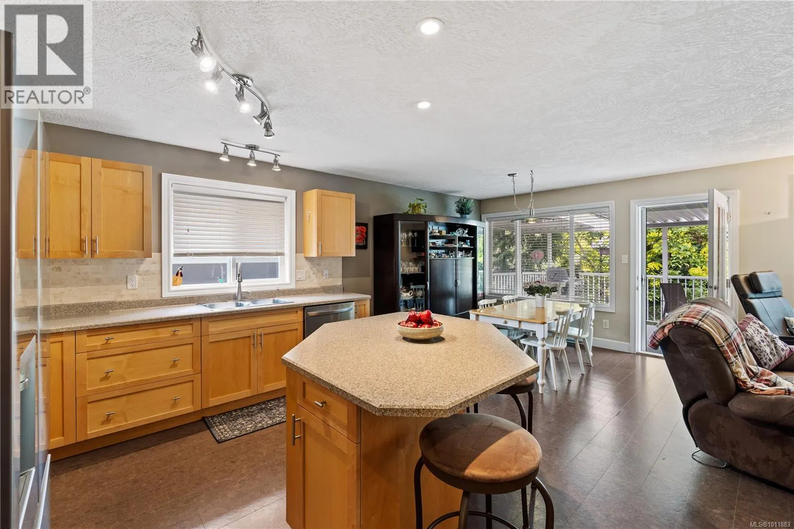 5524 Avro Way