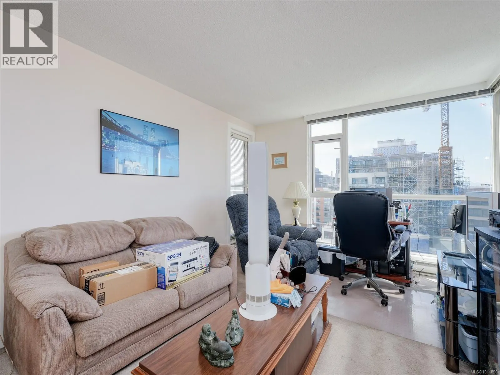 1010 835 View St