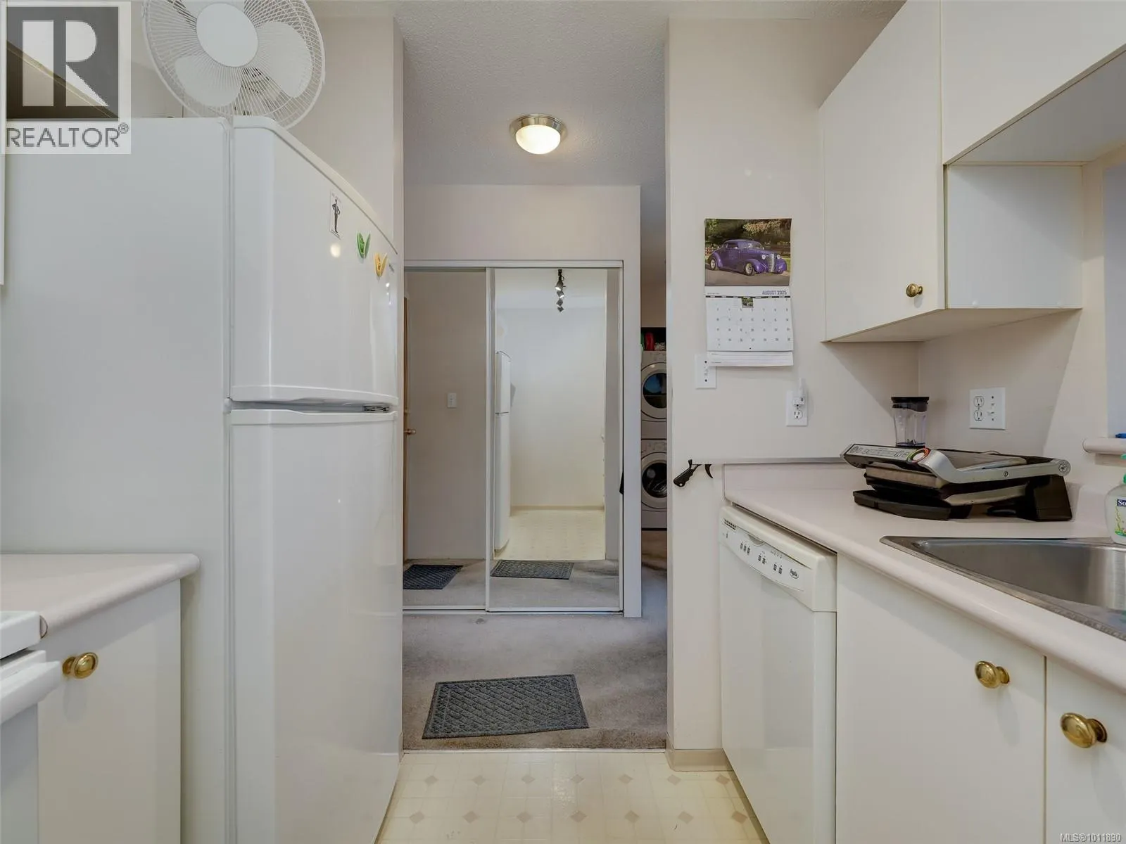 1010 835 View St