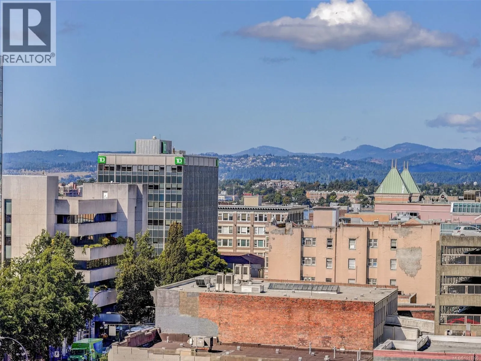 1010 835 View St