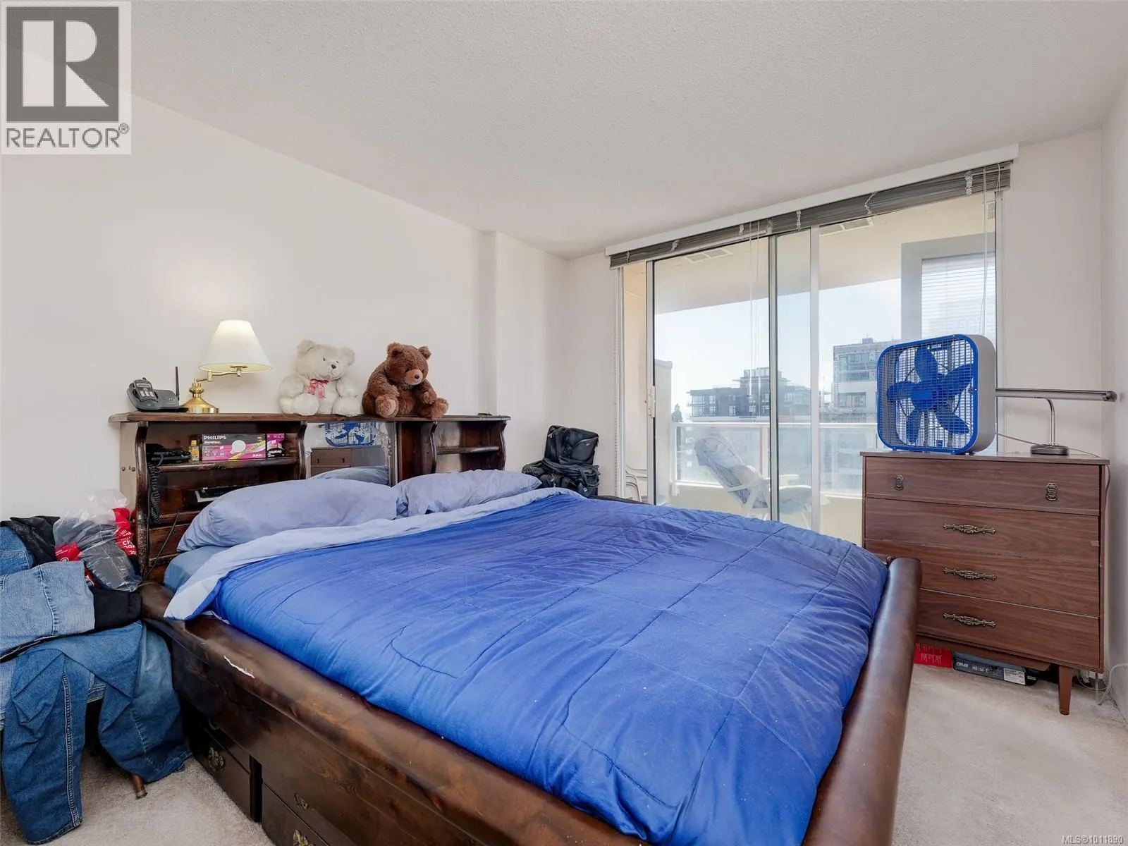 1010 835 View St