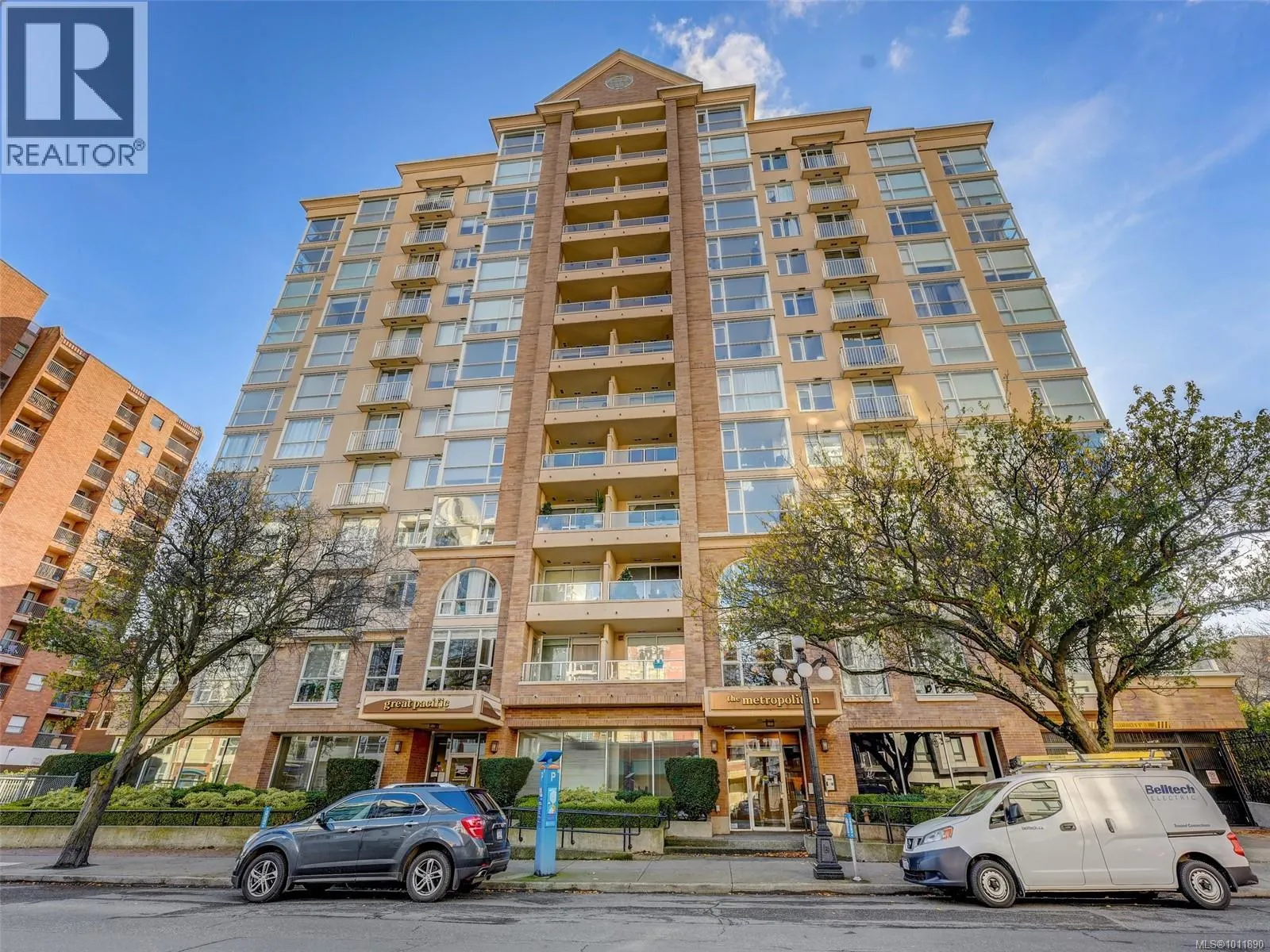 1010 835 View St