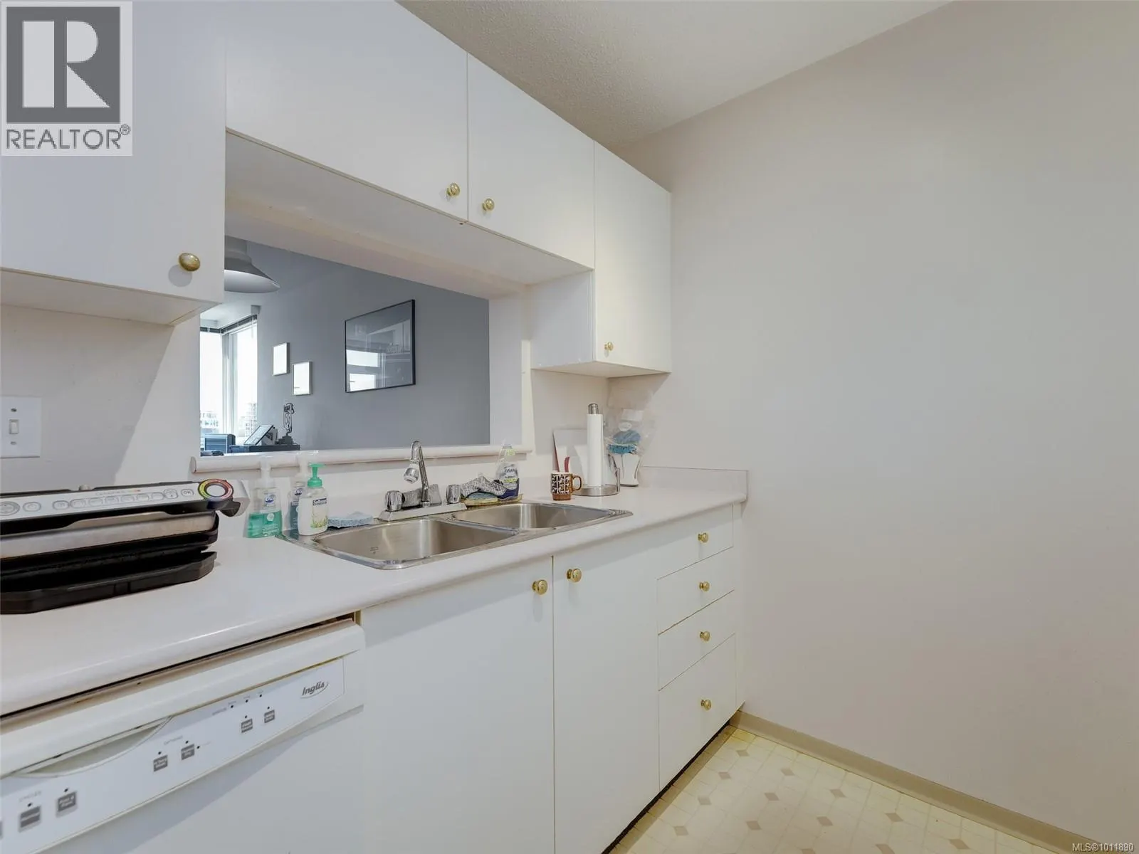 1010 835 View St