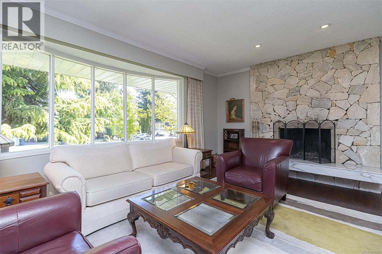 2295 Greenlands Rd