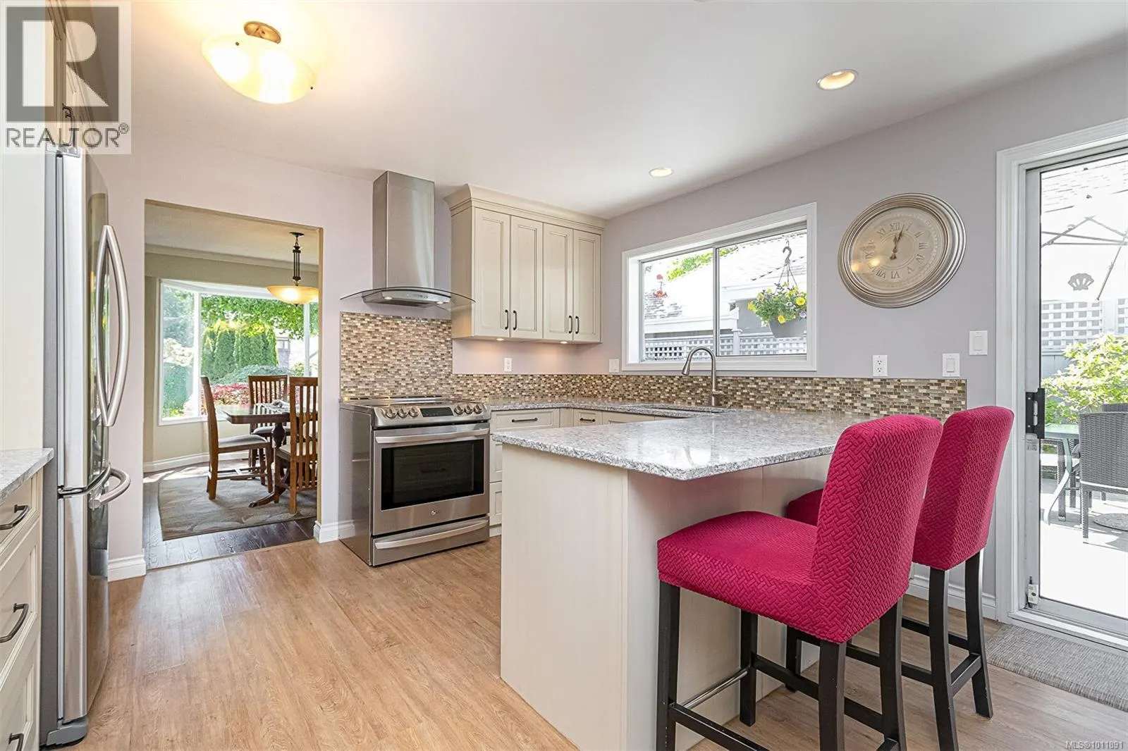 2295 Greenlands Rd