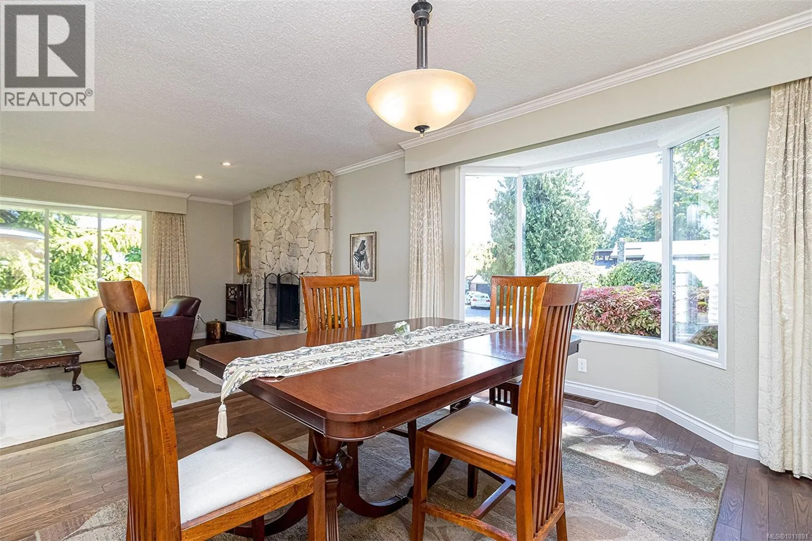 2295 Greenlands Rd
