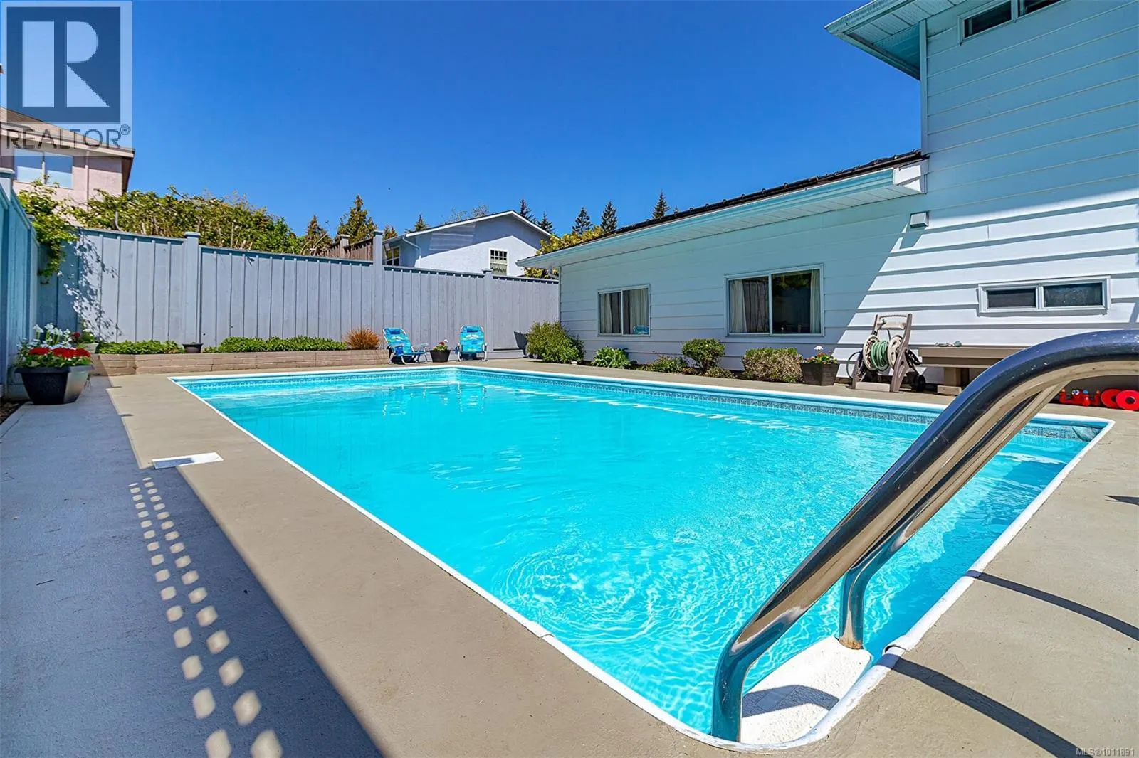 2295 Greenlands Rd