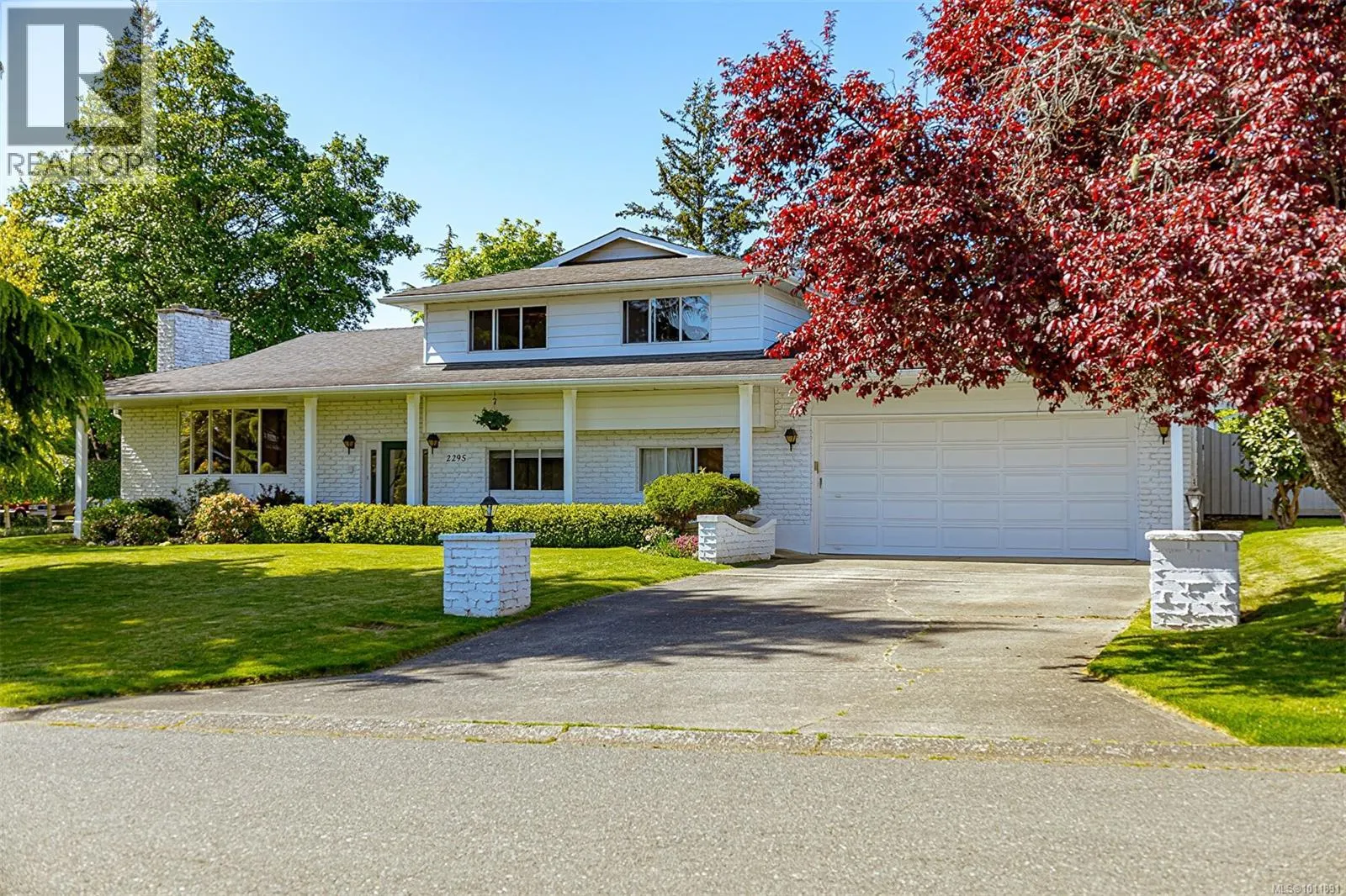 2295 Greenlands Rd