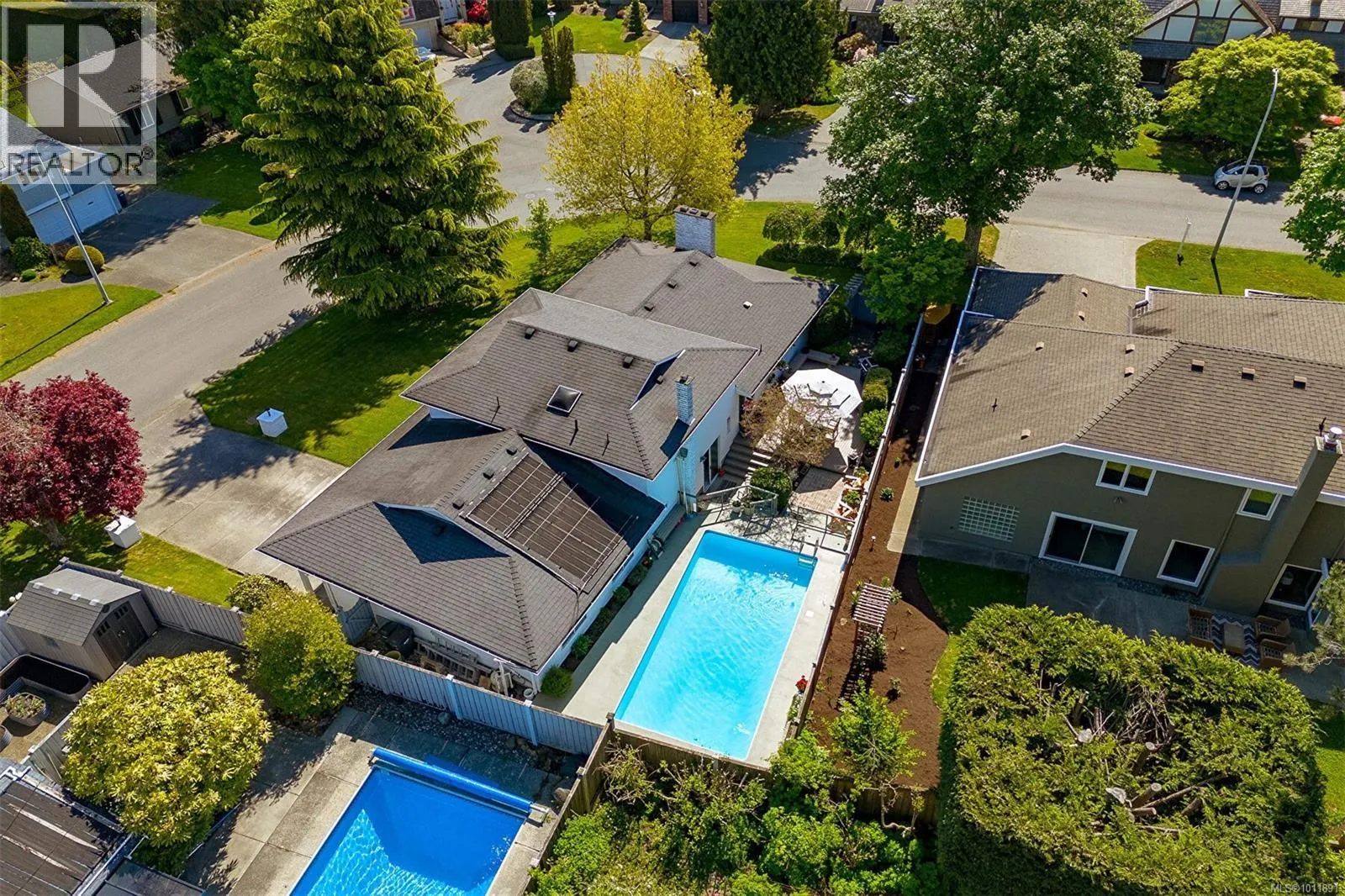 2295 Greenlands Rd