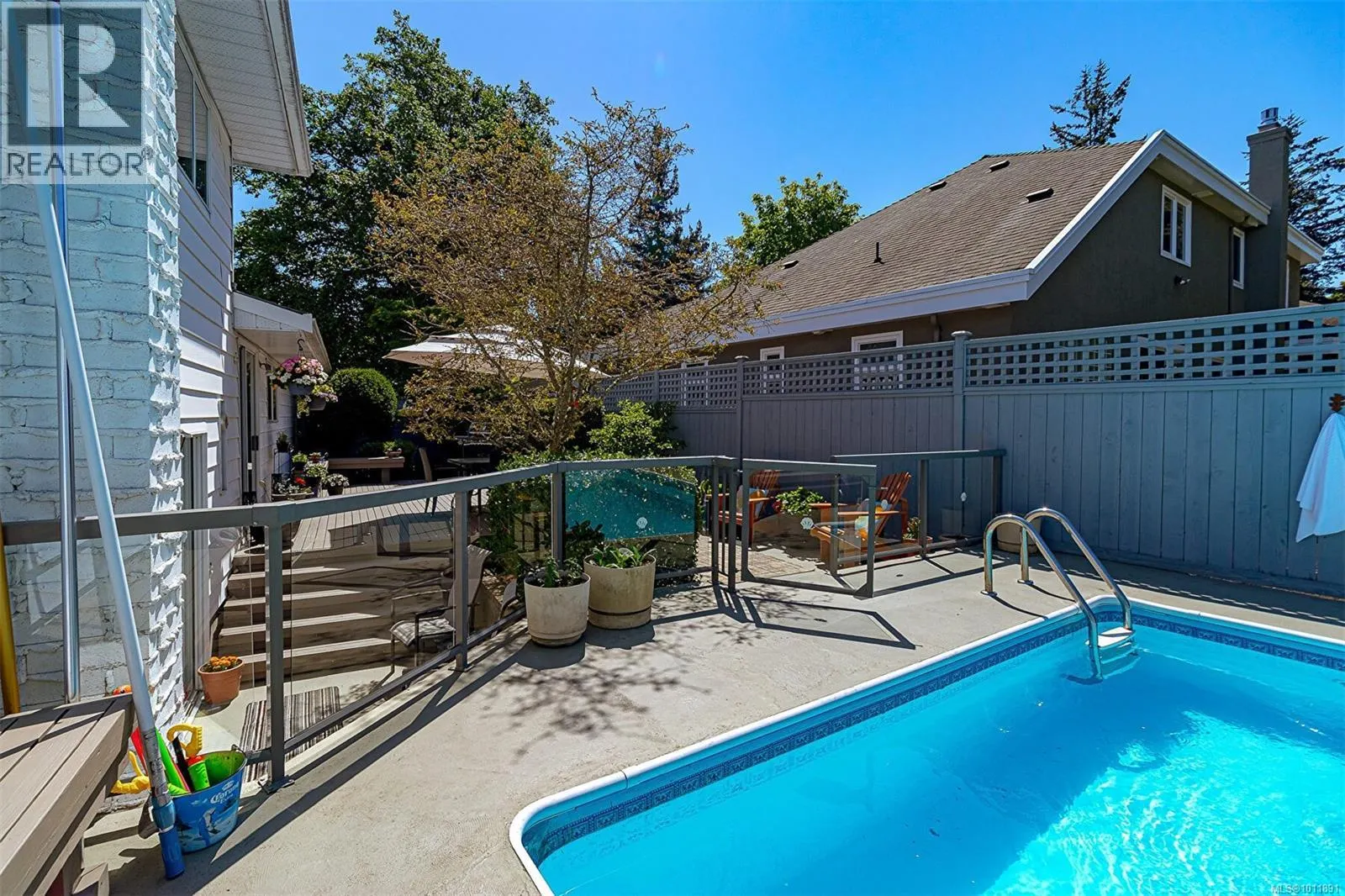 2295 Greenlands Rd