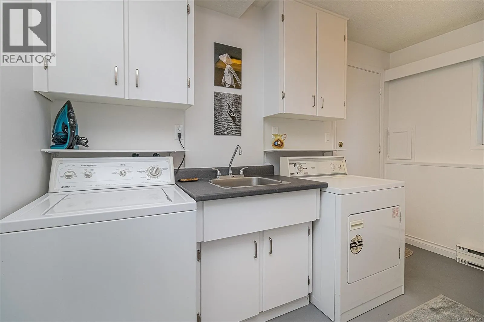 2295 Greenlands Rd