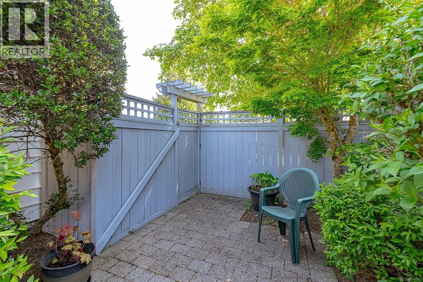 2295 Greenlands Rd