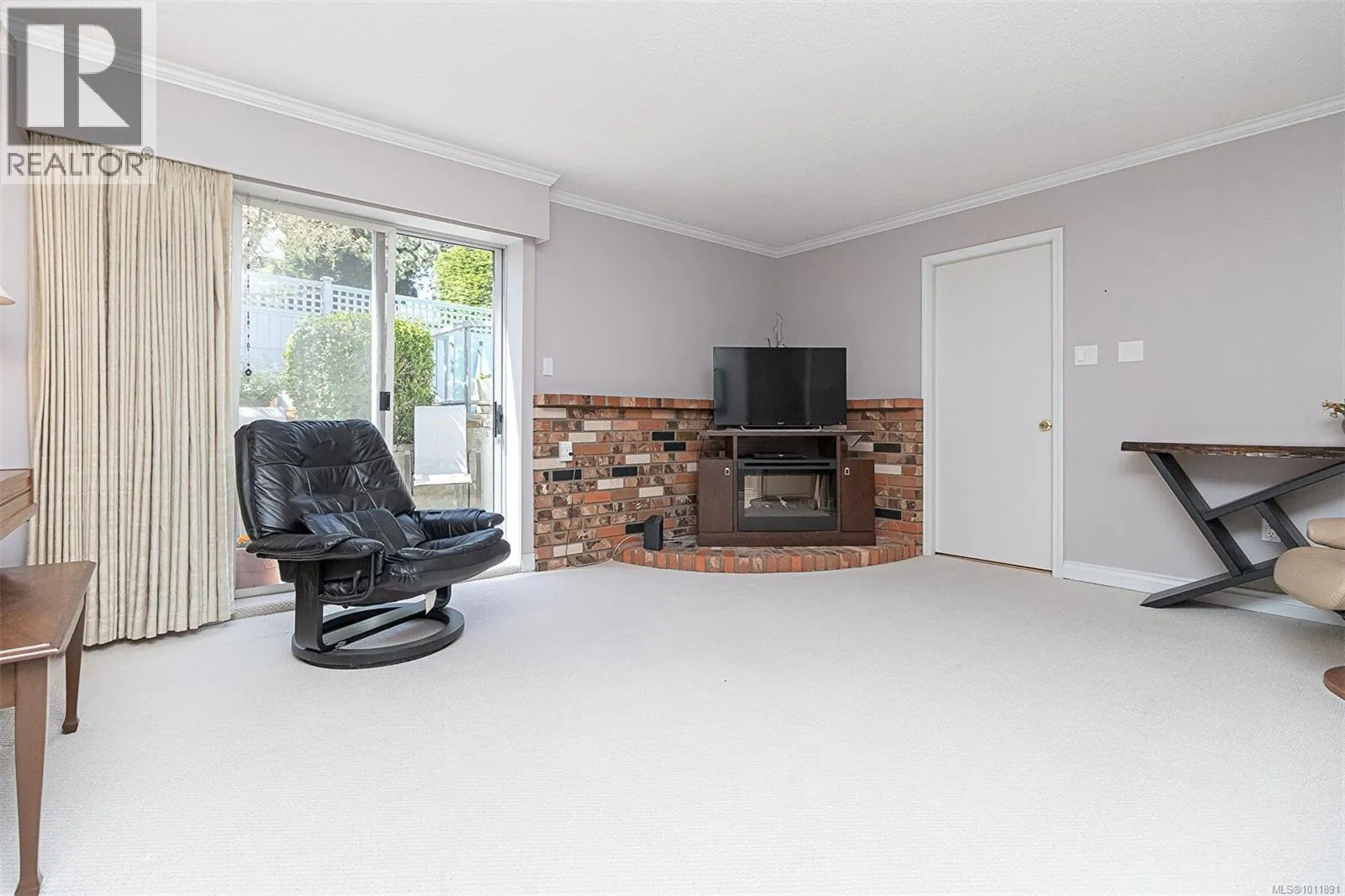 2295 Greenlands Rd