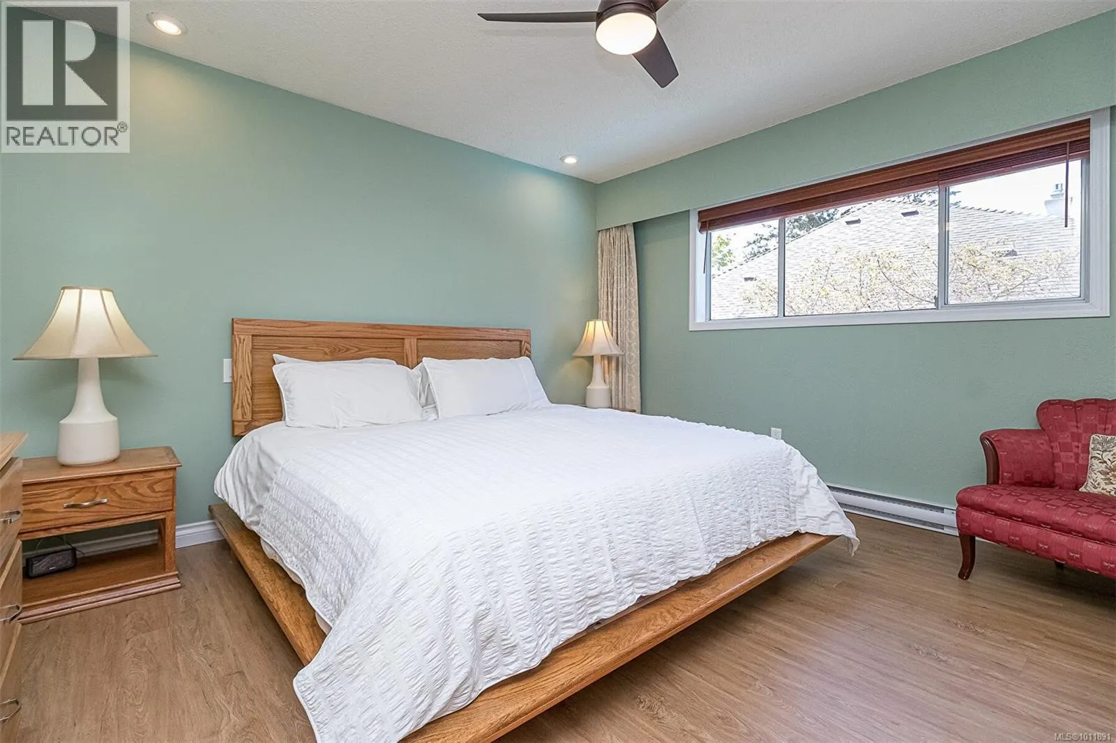 2295 Greenlands Rd