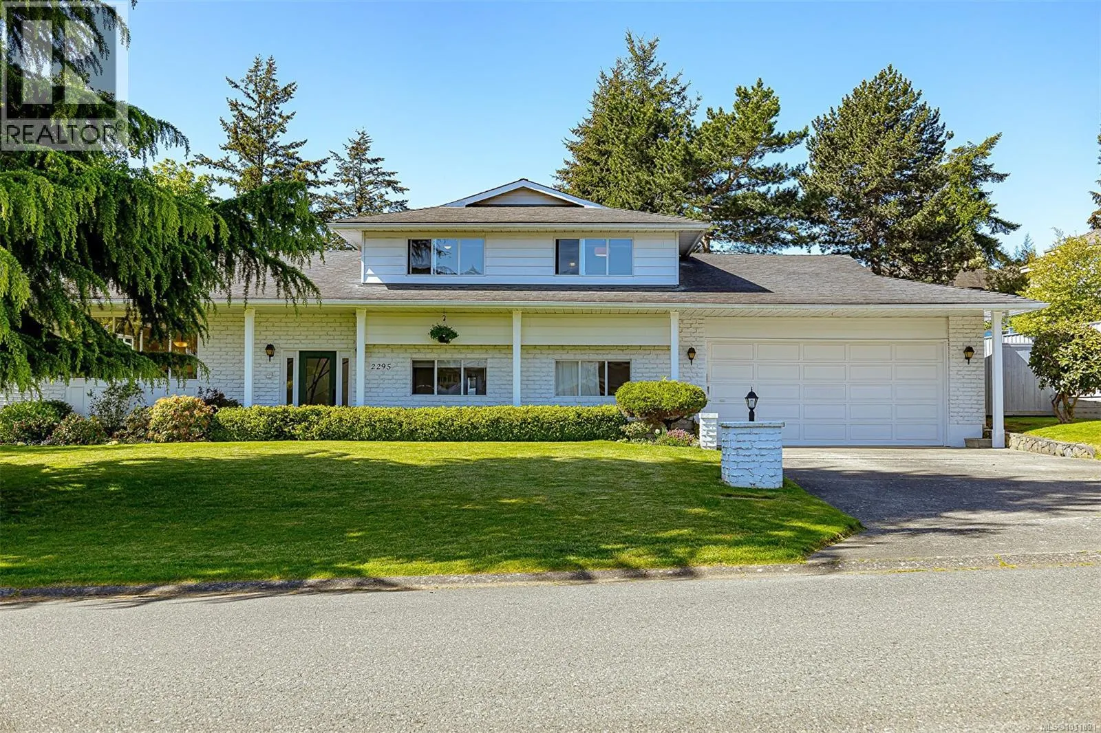2295 Greenlands Rd