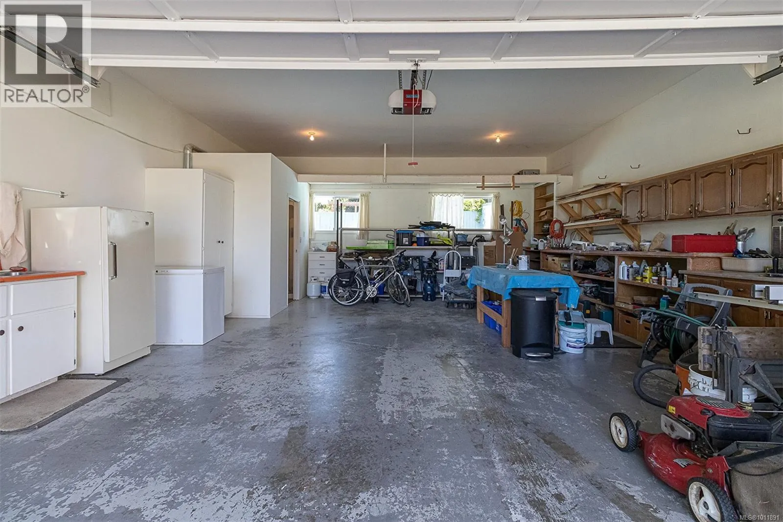 2295 Greenlands Rd