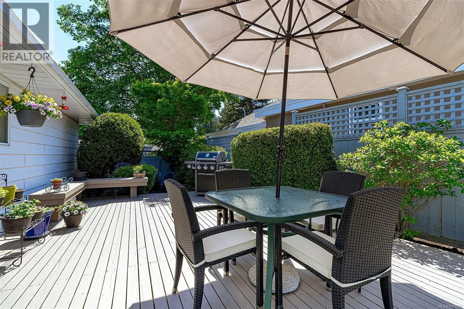 2295 Greenlands Rd