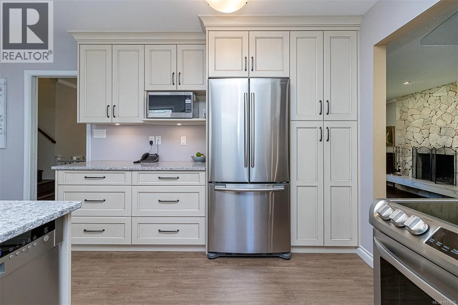 2295 Greenlands Rd