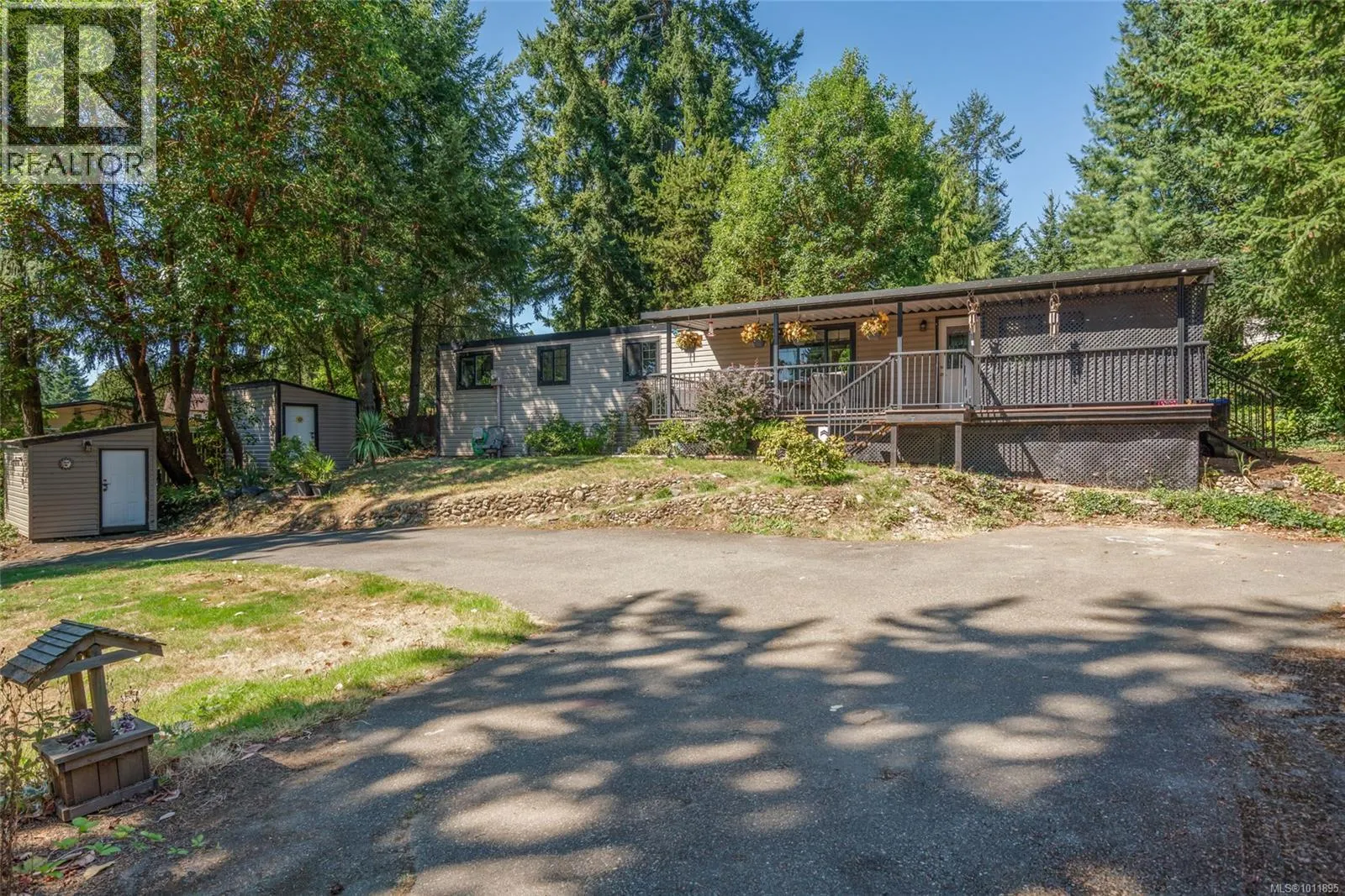 2365 Armstrong Cres