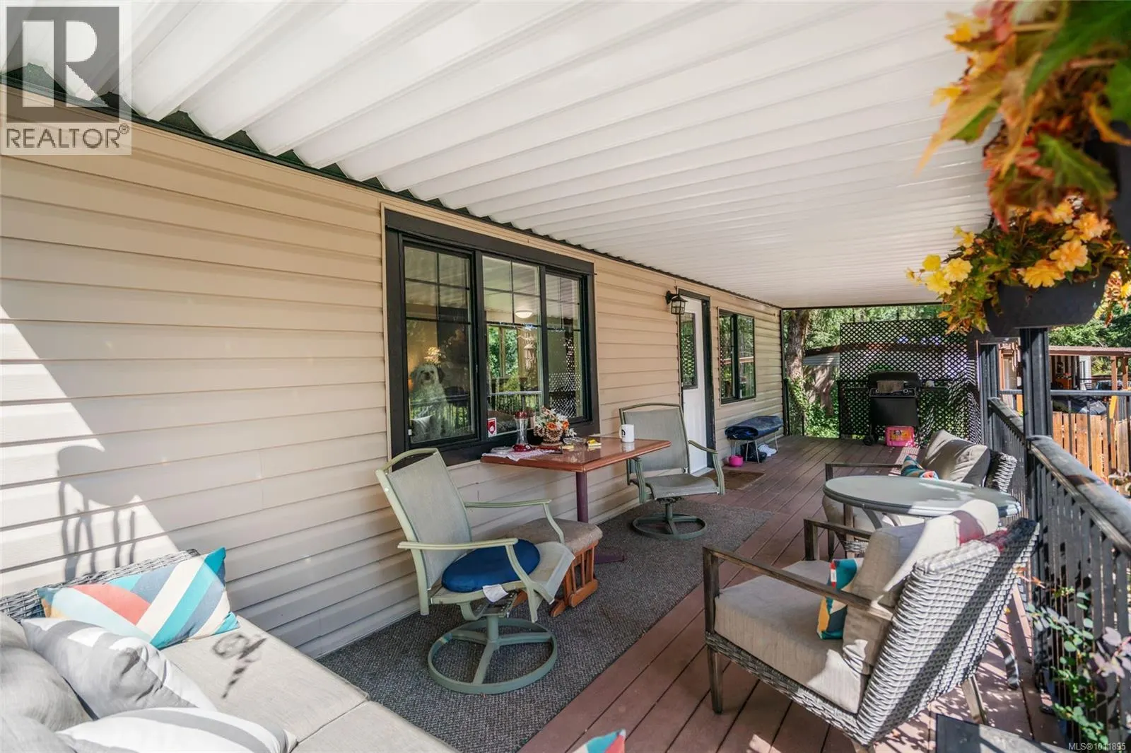 2365 Armstrong Cres