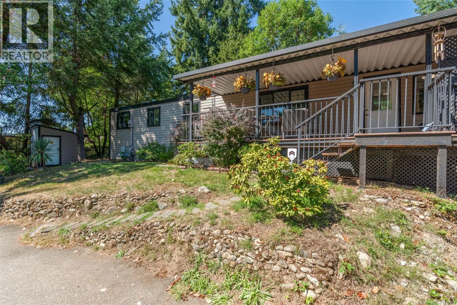 2365 Armstrong Cres