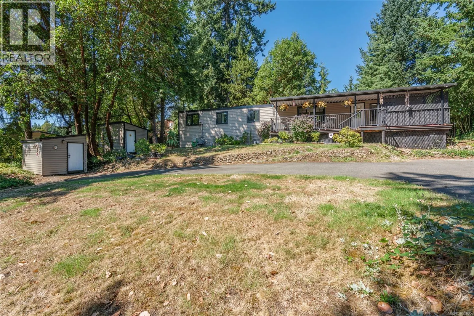 2365 Armstrong Cres