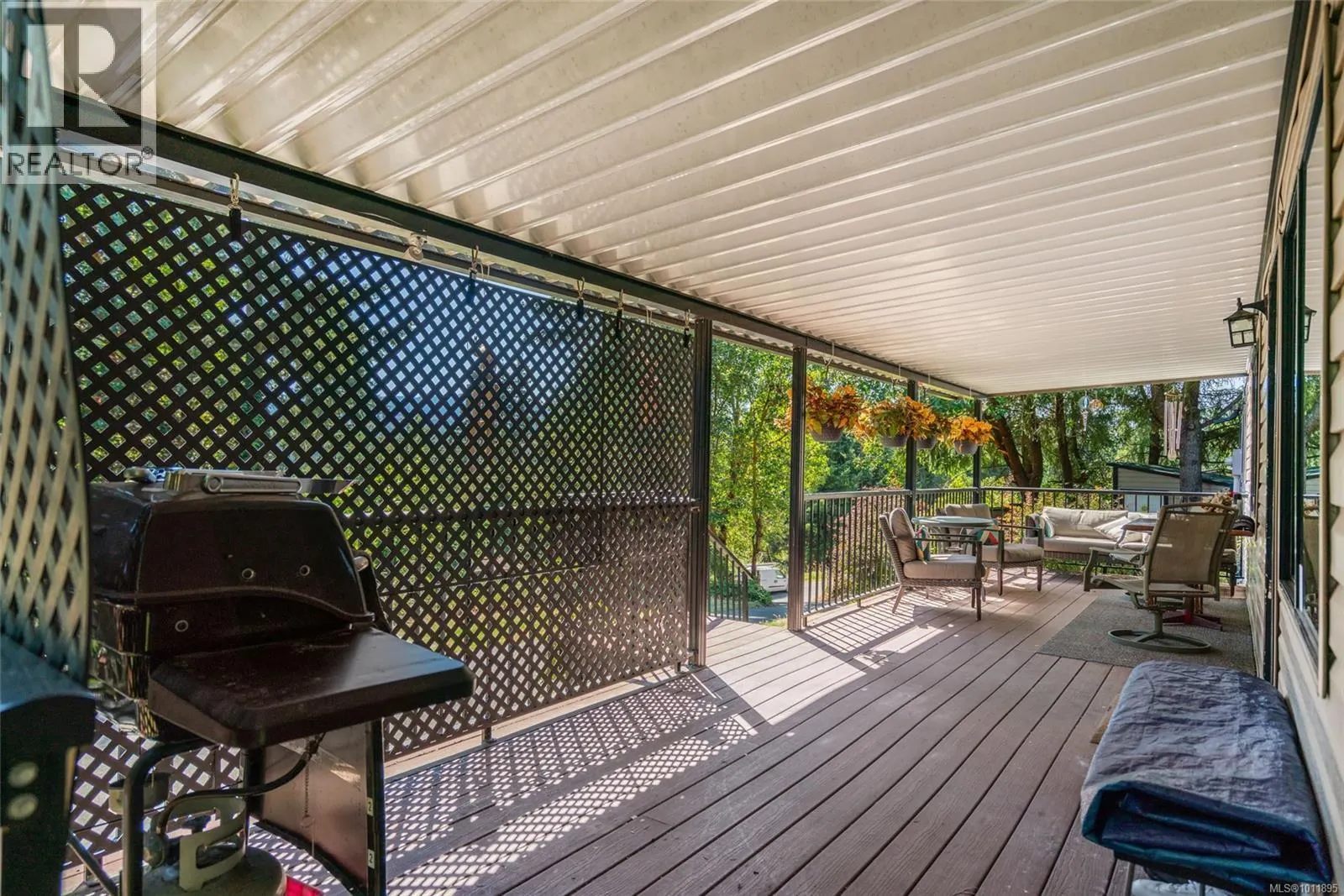 2365 Armstrong Cres