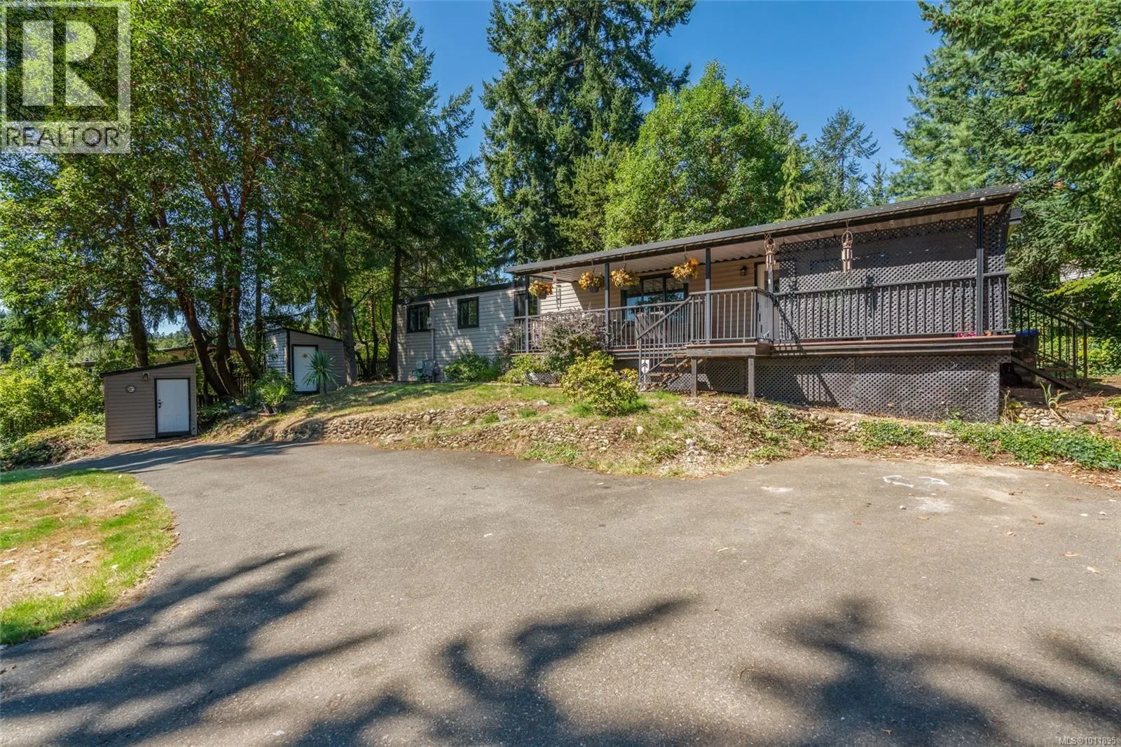 2365 Armstrong Cres