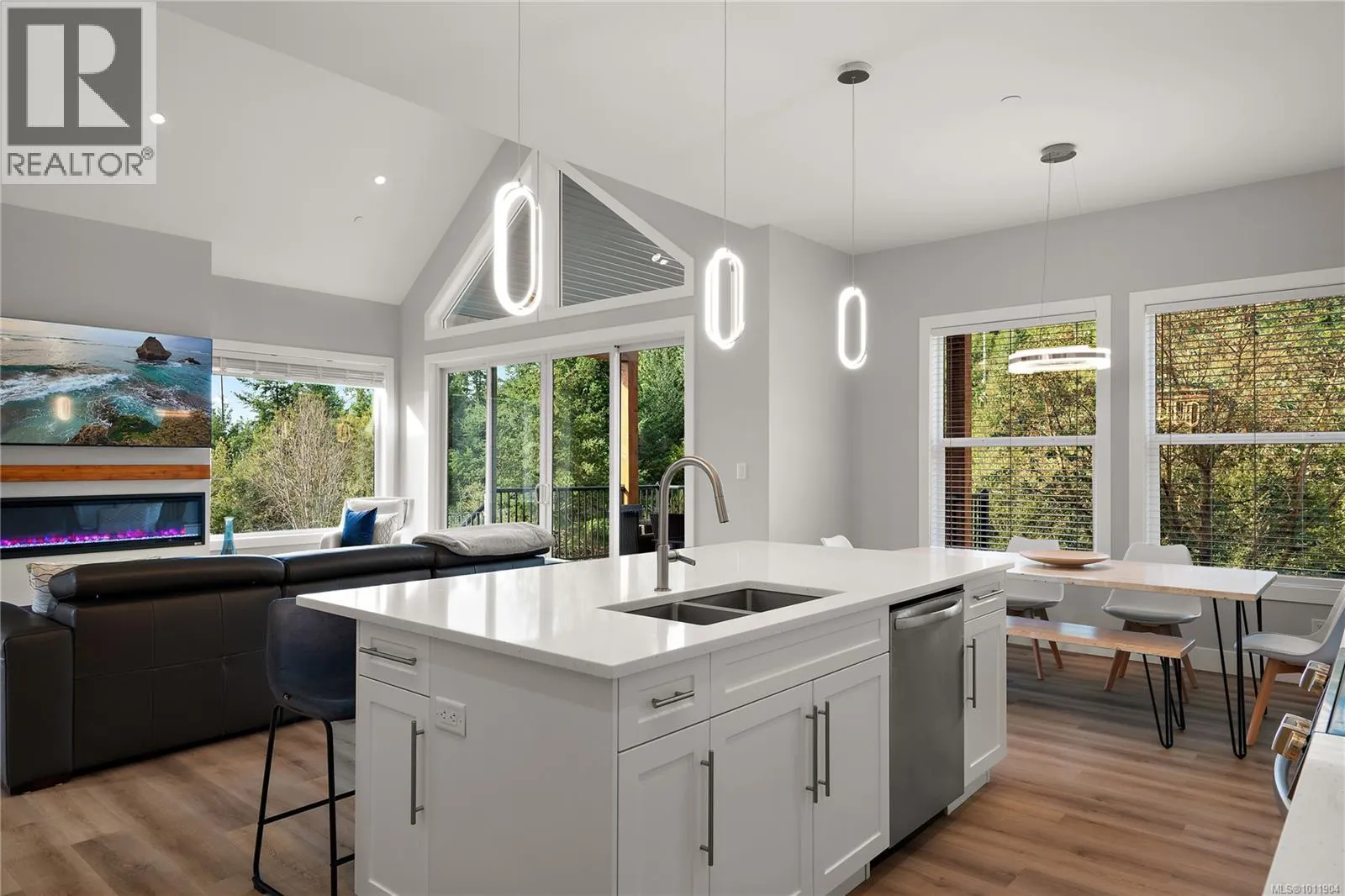 3870 Goldstream Heights Dr