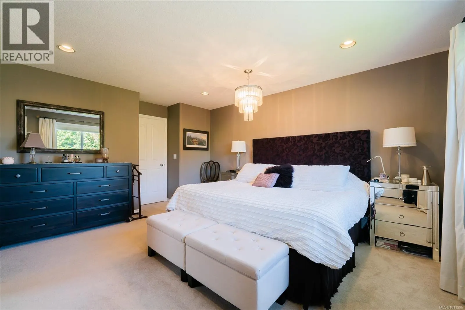 5320 Kenwill Dr
