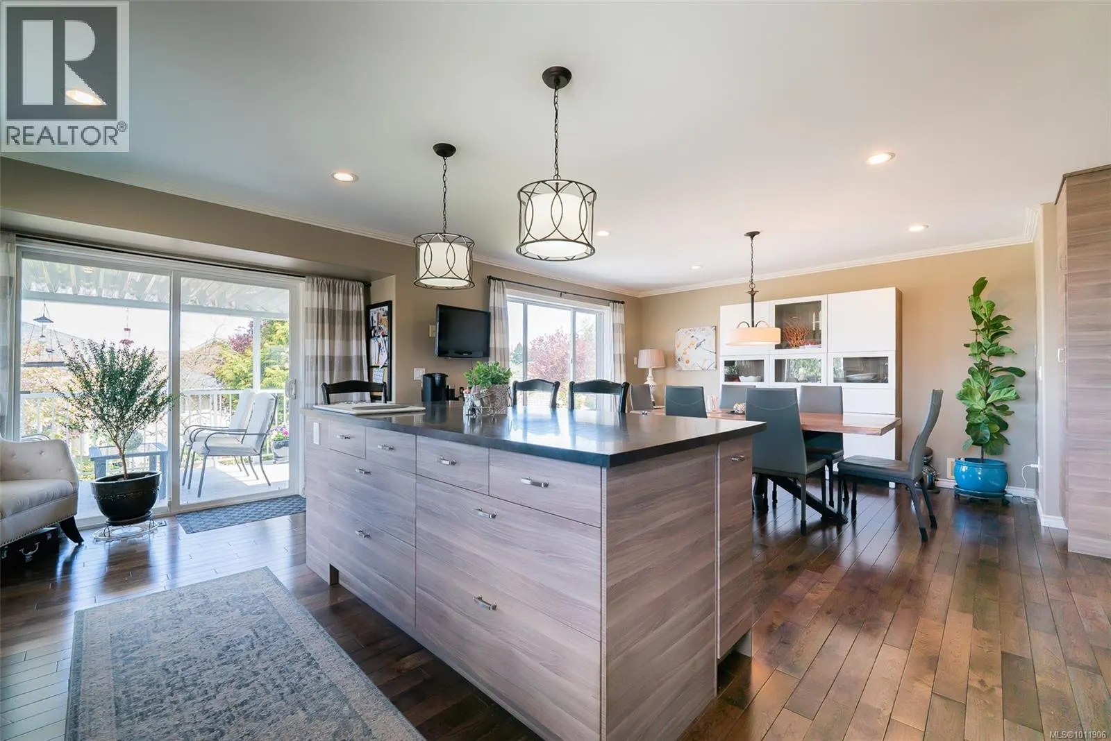 5320 Kenwill Dr