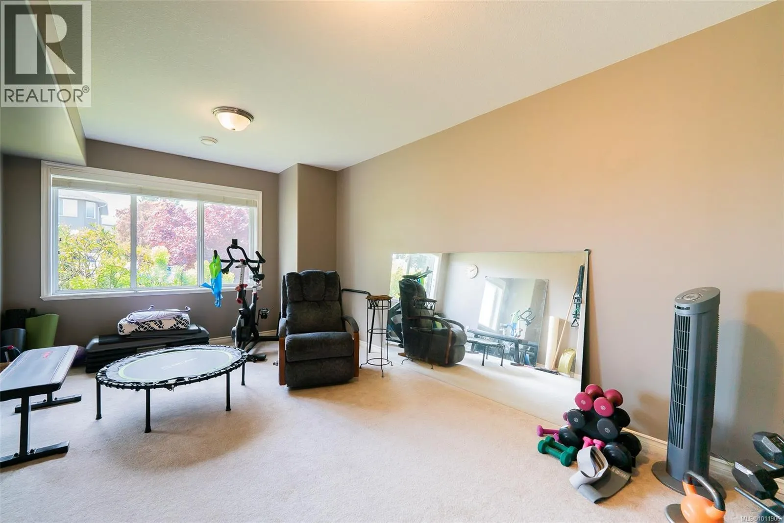 5320 Kenwill Dr