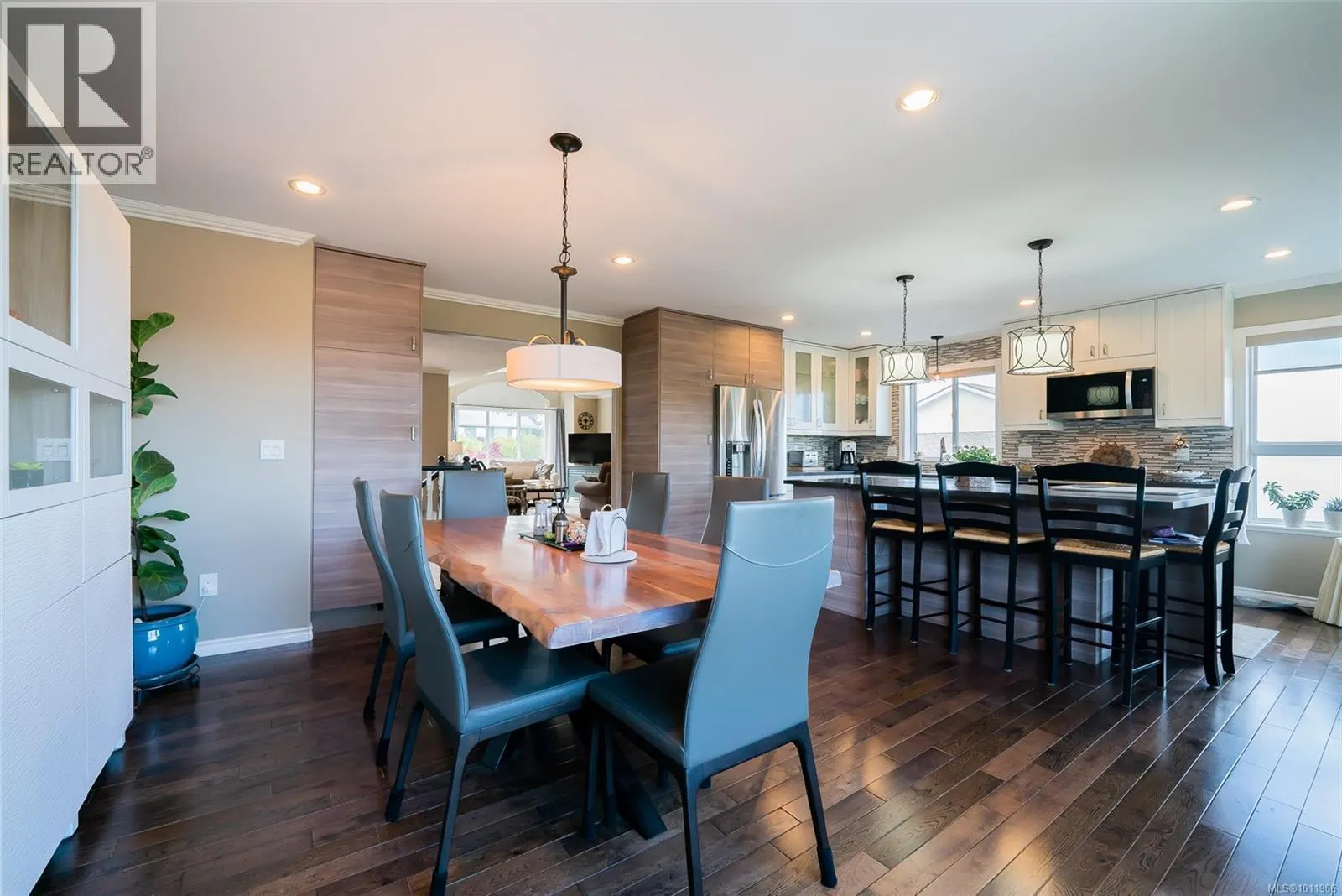 5320 Kenwill Dr
