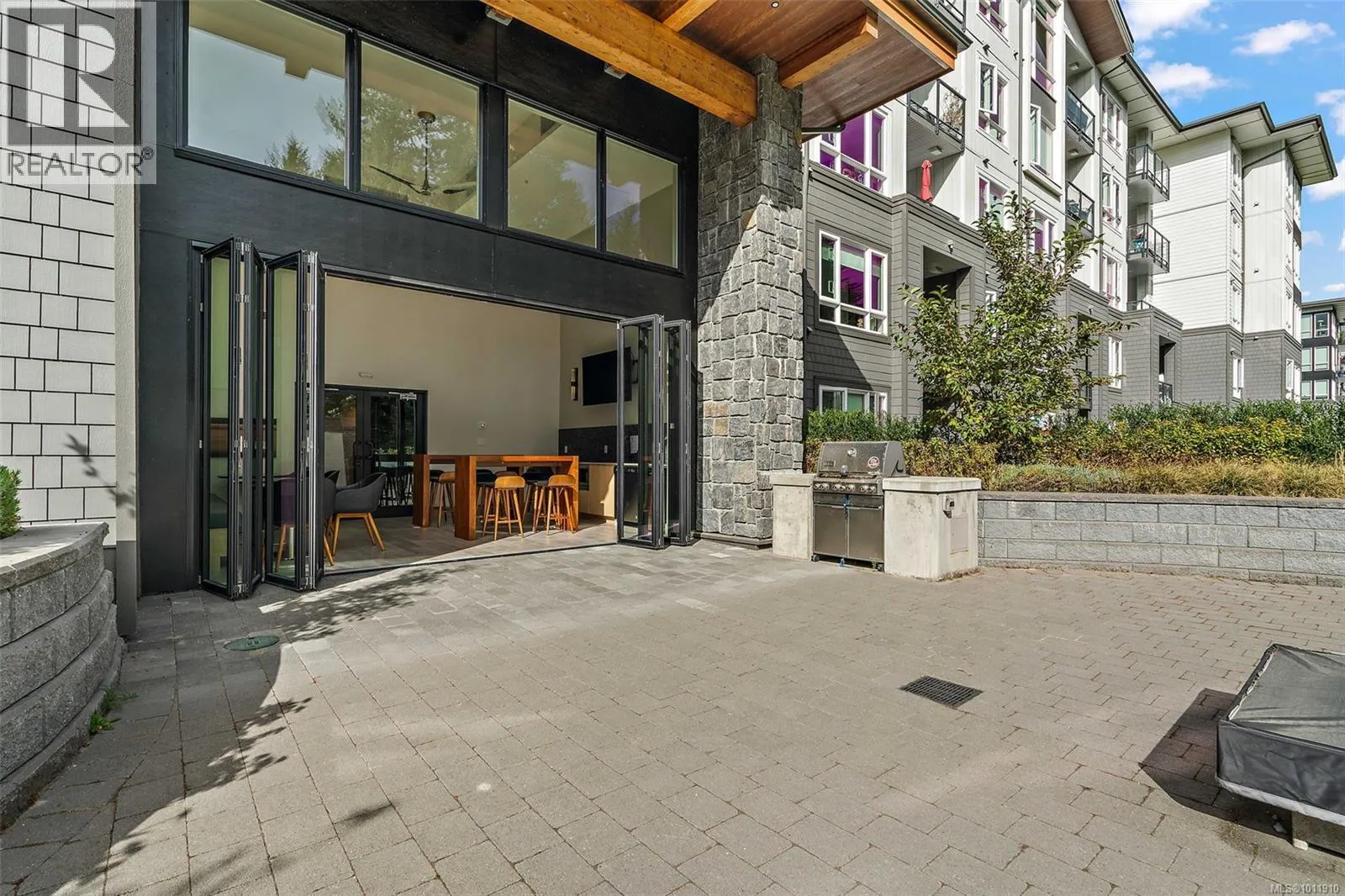 418 960 Reunion Ave