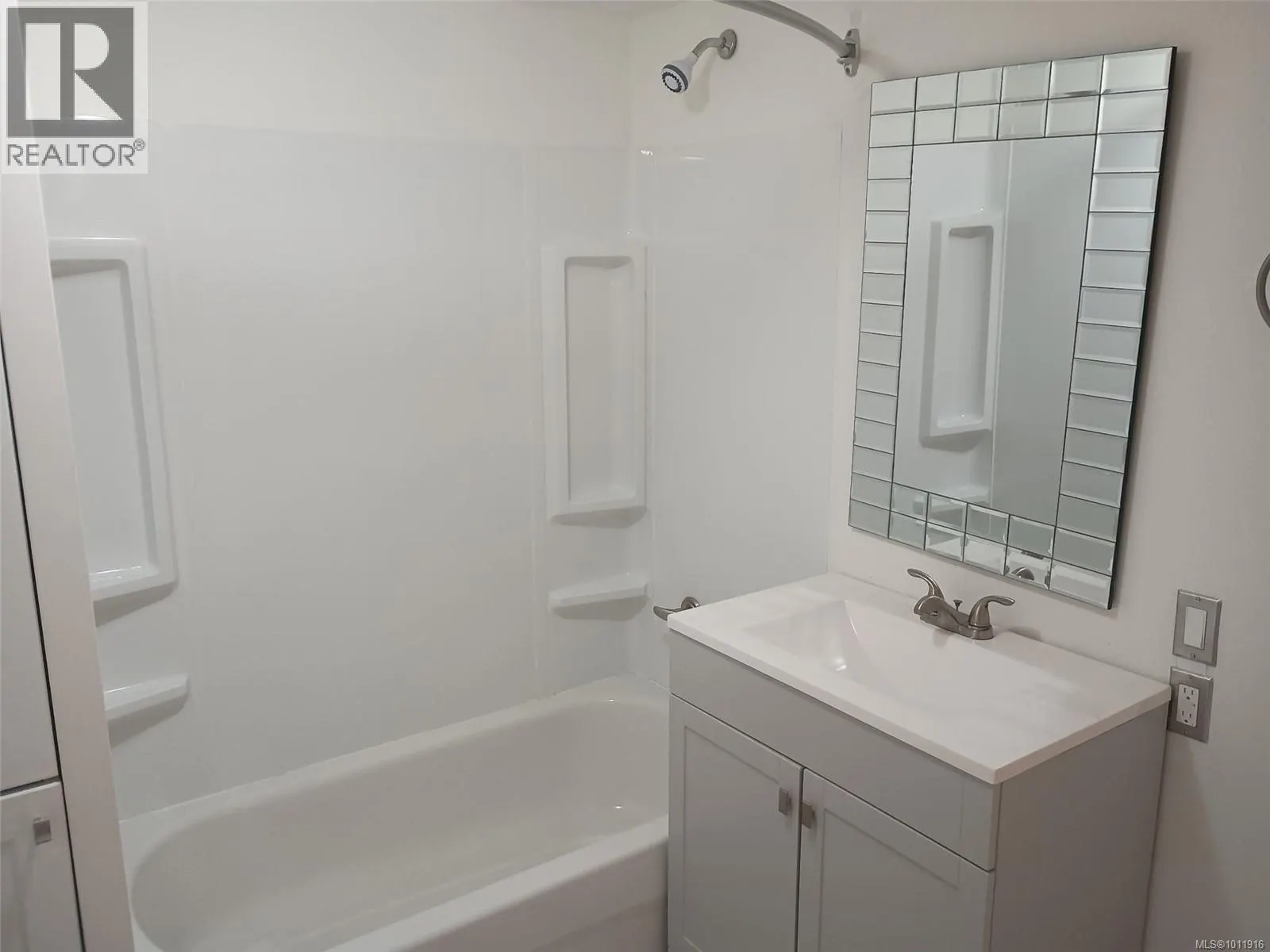 125 Arbutus Cres