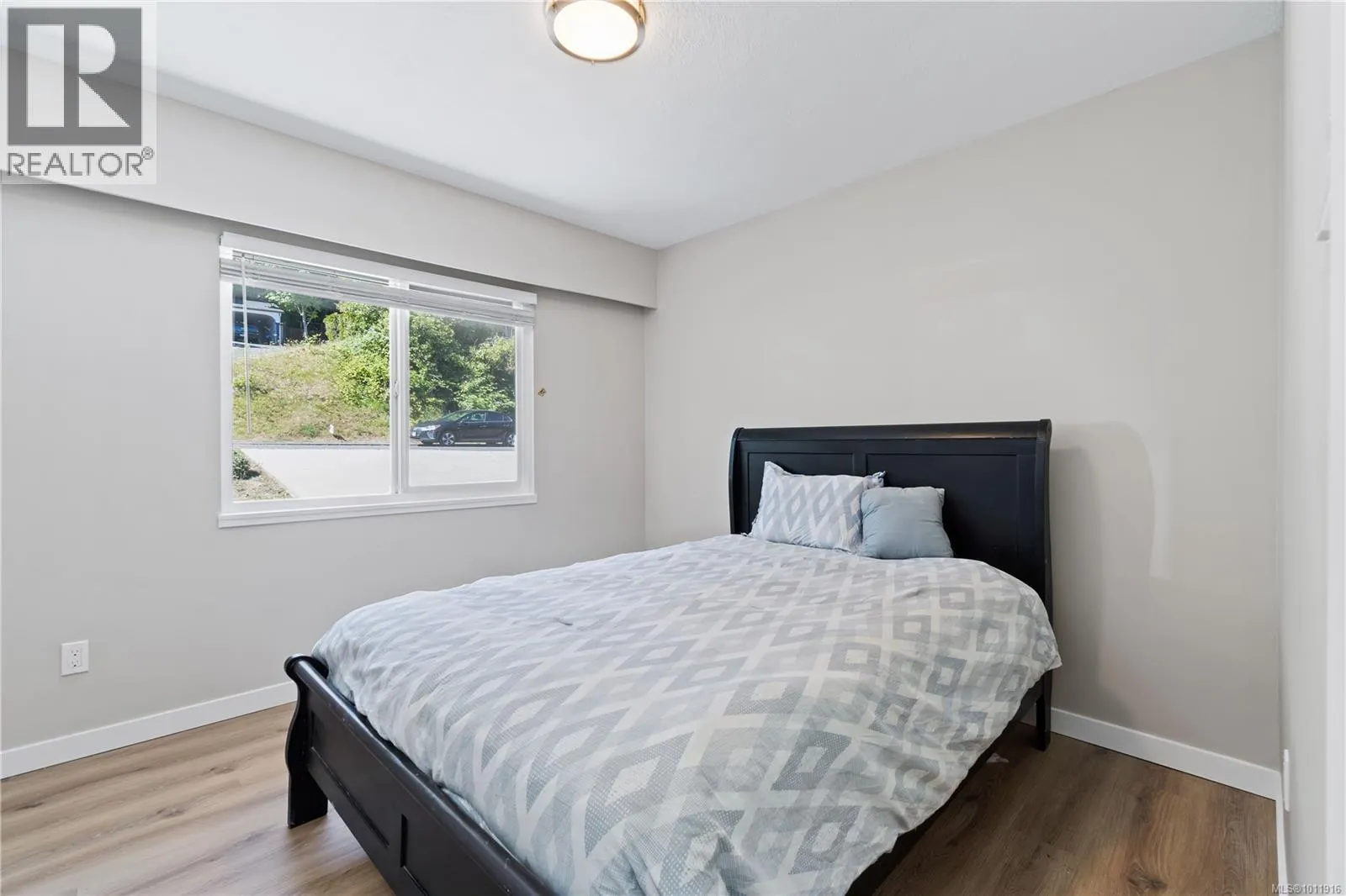 125 Arbutus Cres