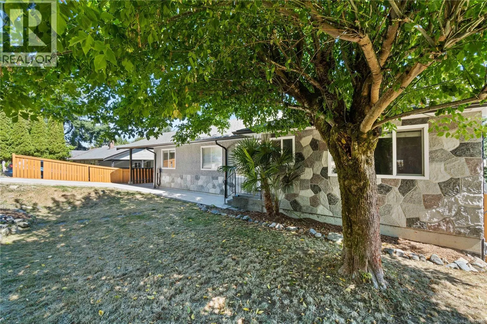 125 Arbutus Cres