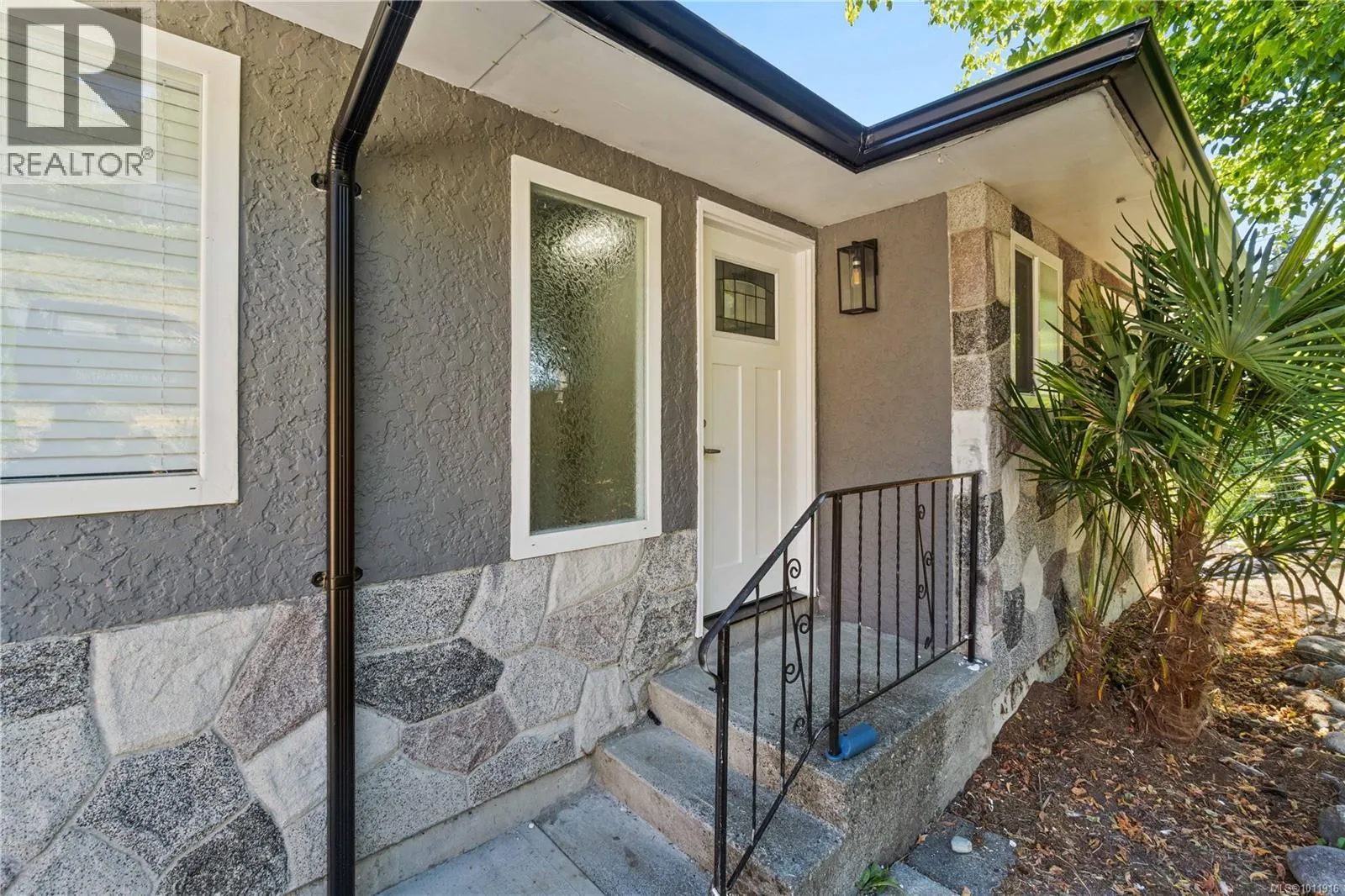 125 Arbutus Cres